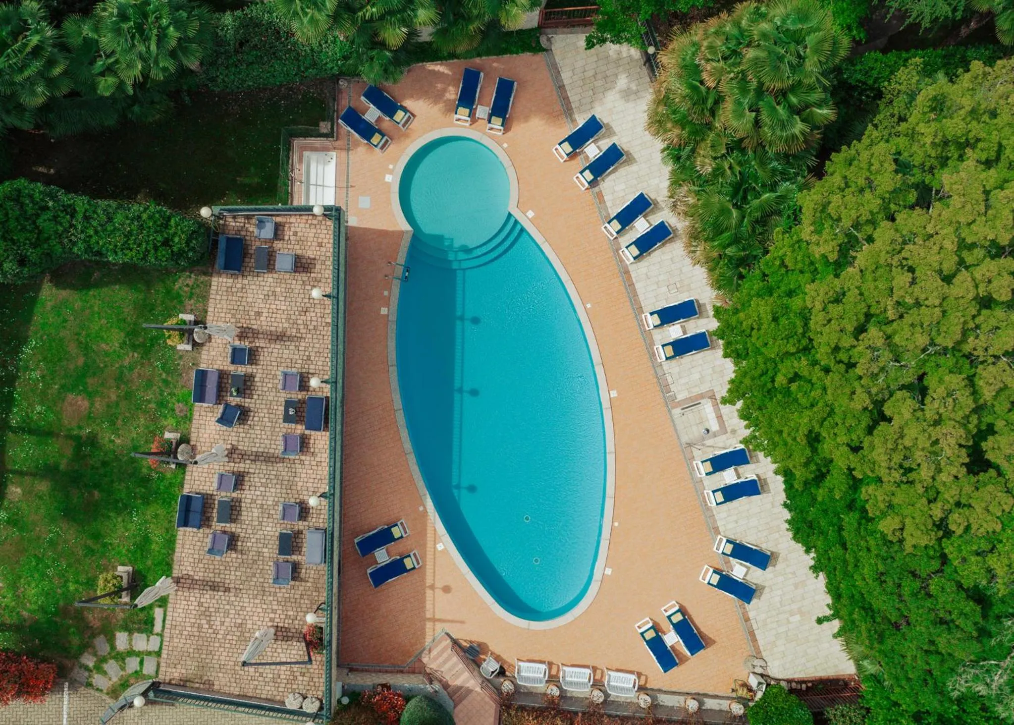 Swimming pool in Hotel Flora