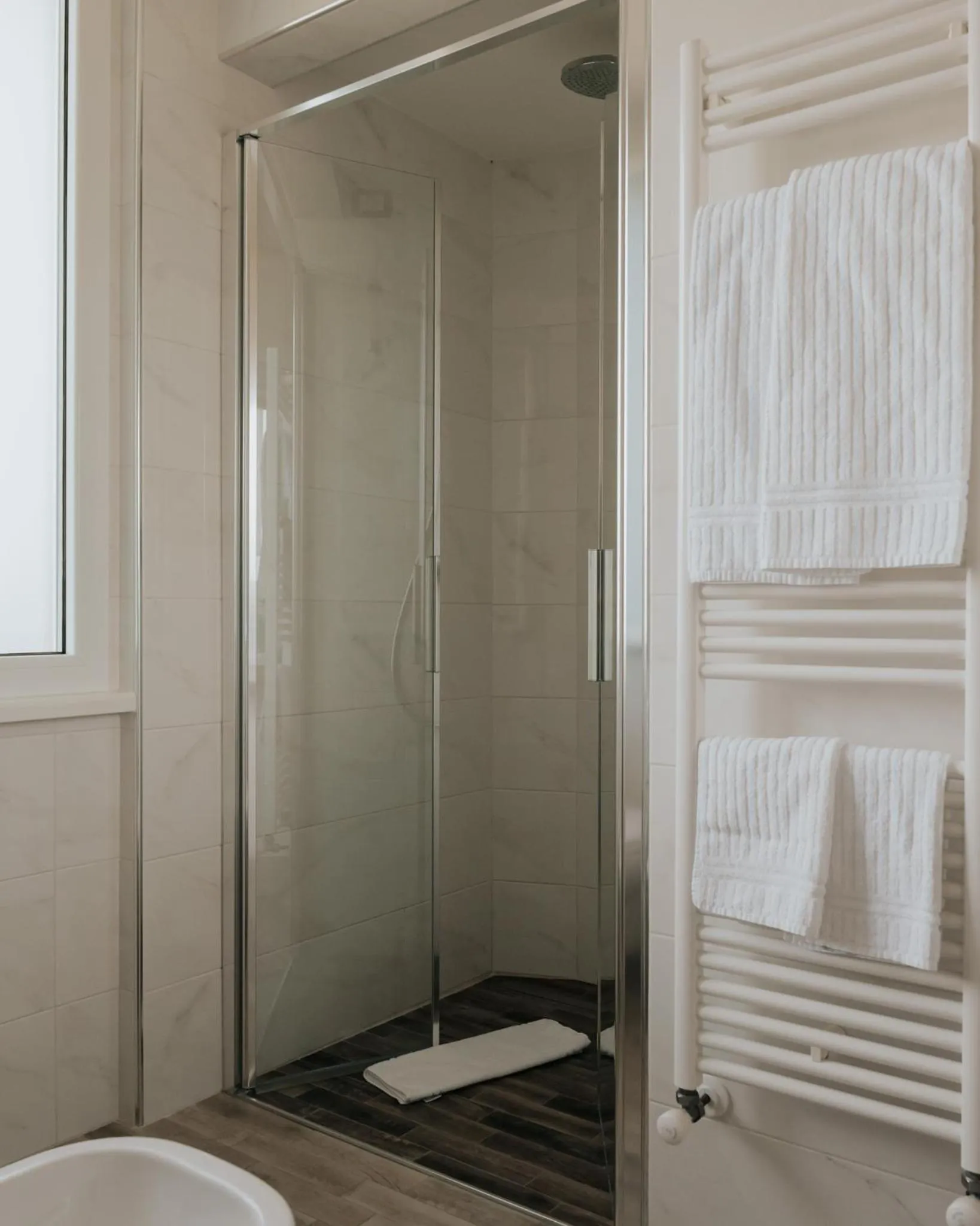 Shower in Hotel Flora