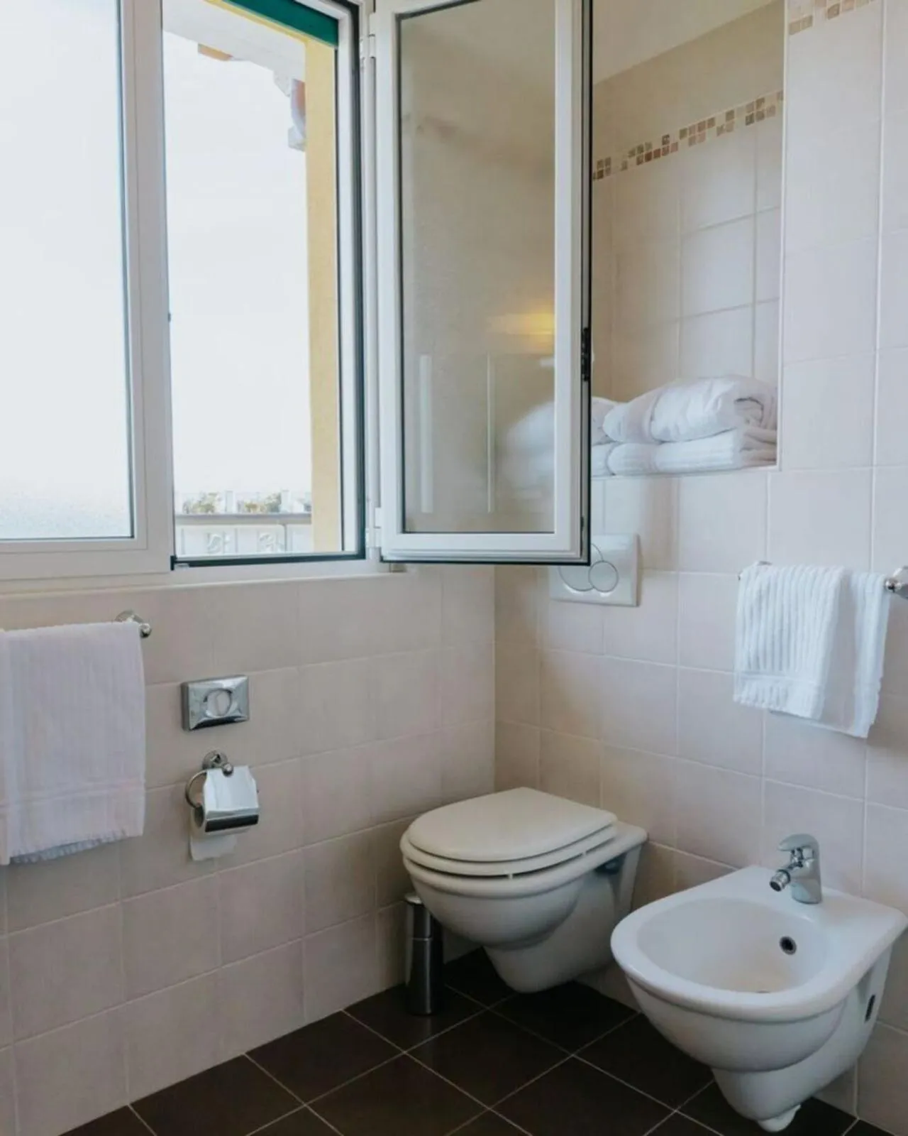 Bathroom in Hotel Flora