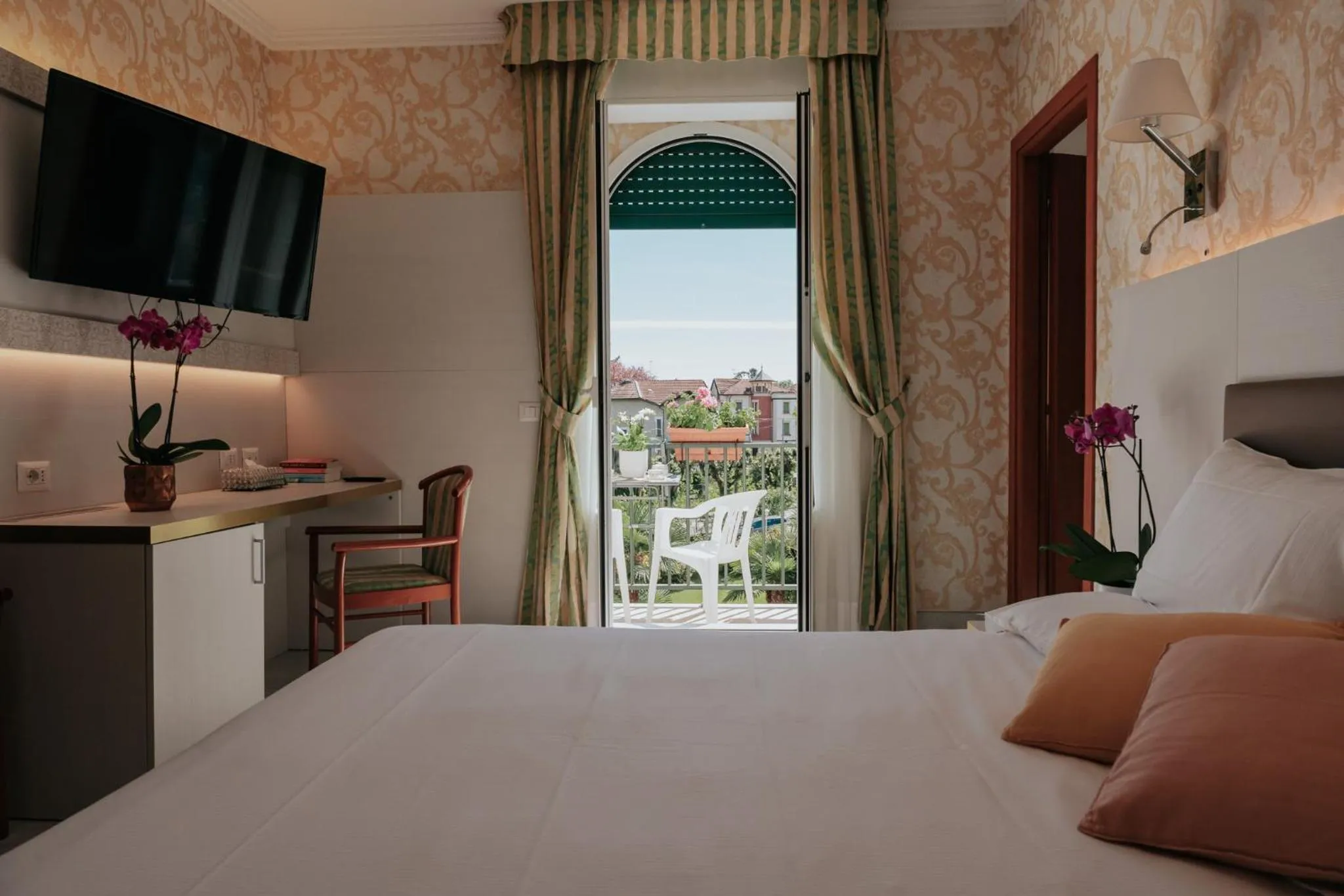 Bedroom, Bed in Hotel Flora