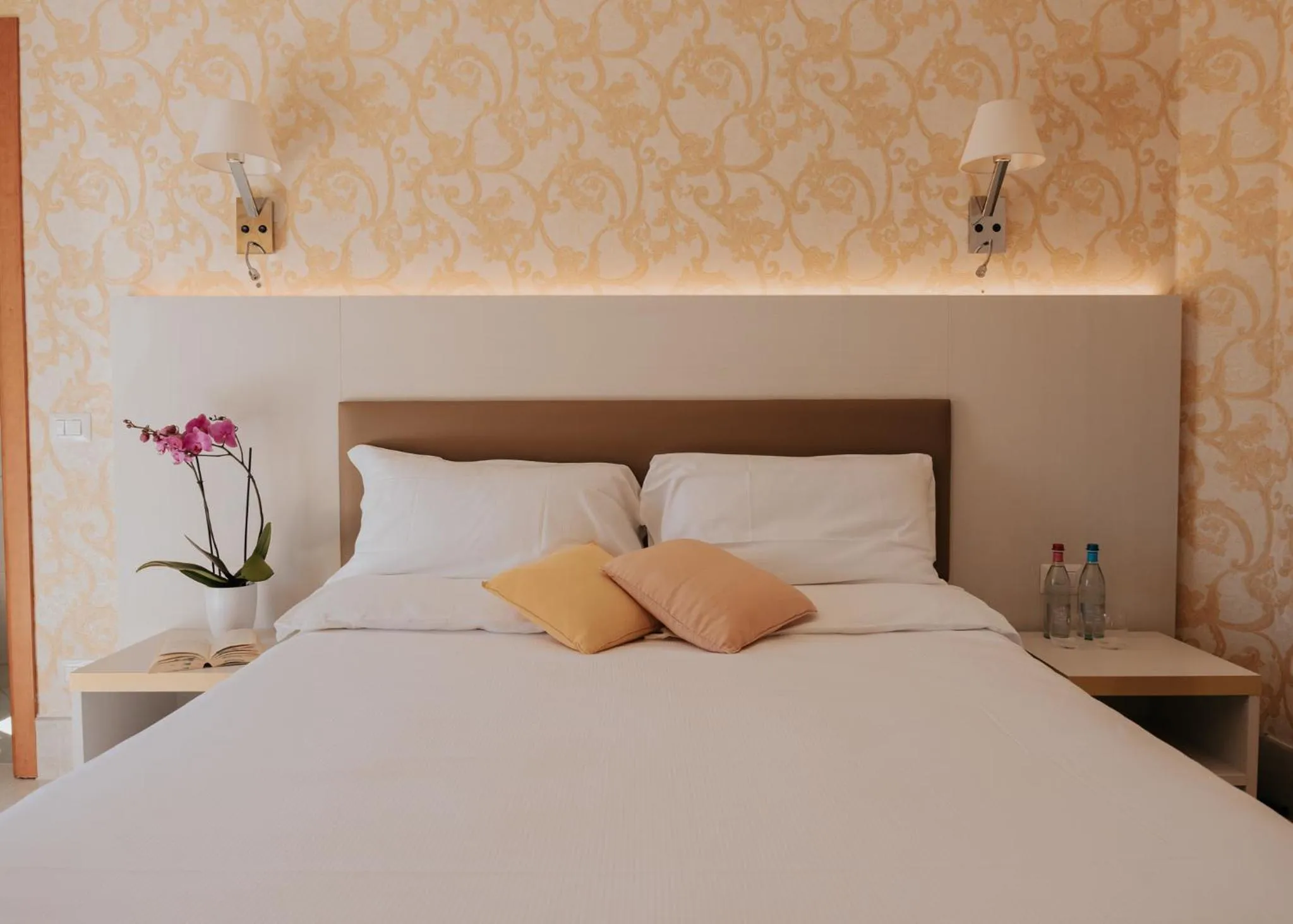 Photo of the whole room, Bed in Hotel Flora