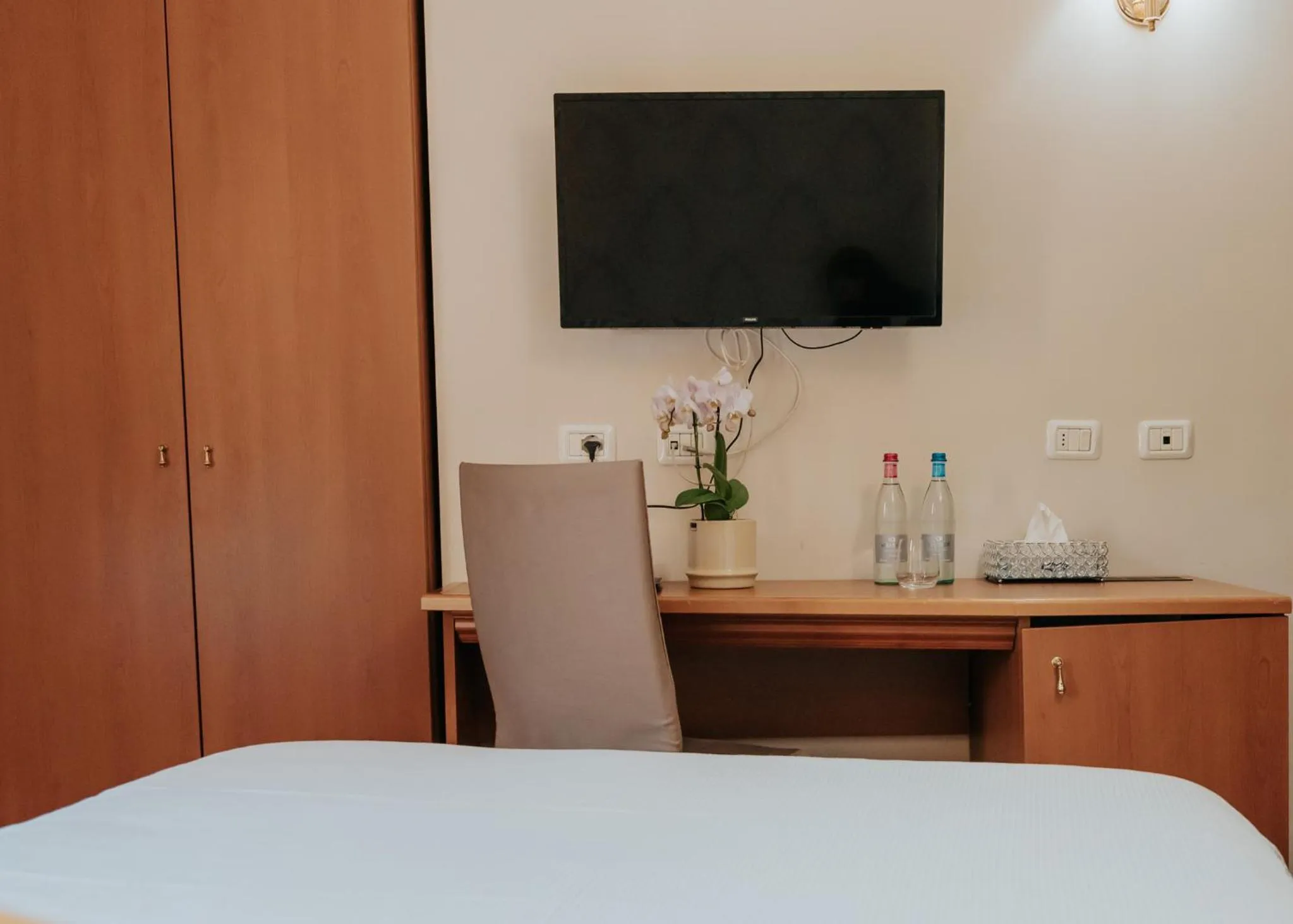 Bedroom, Bed in Hotel Flora