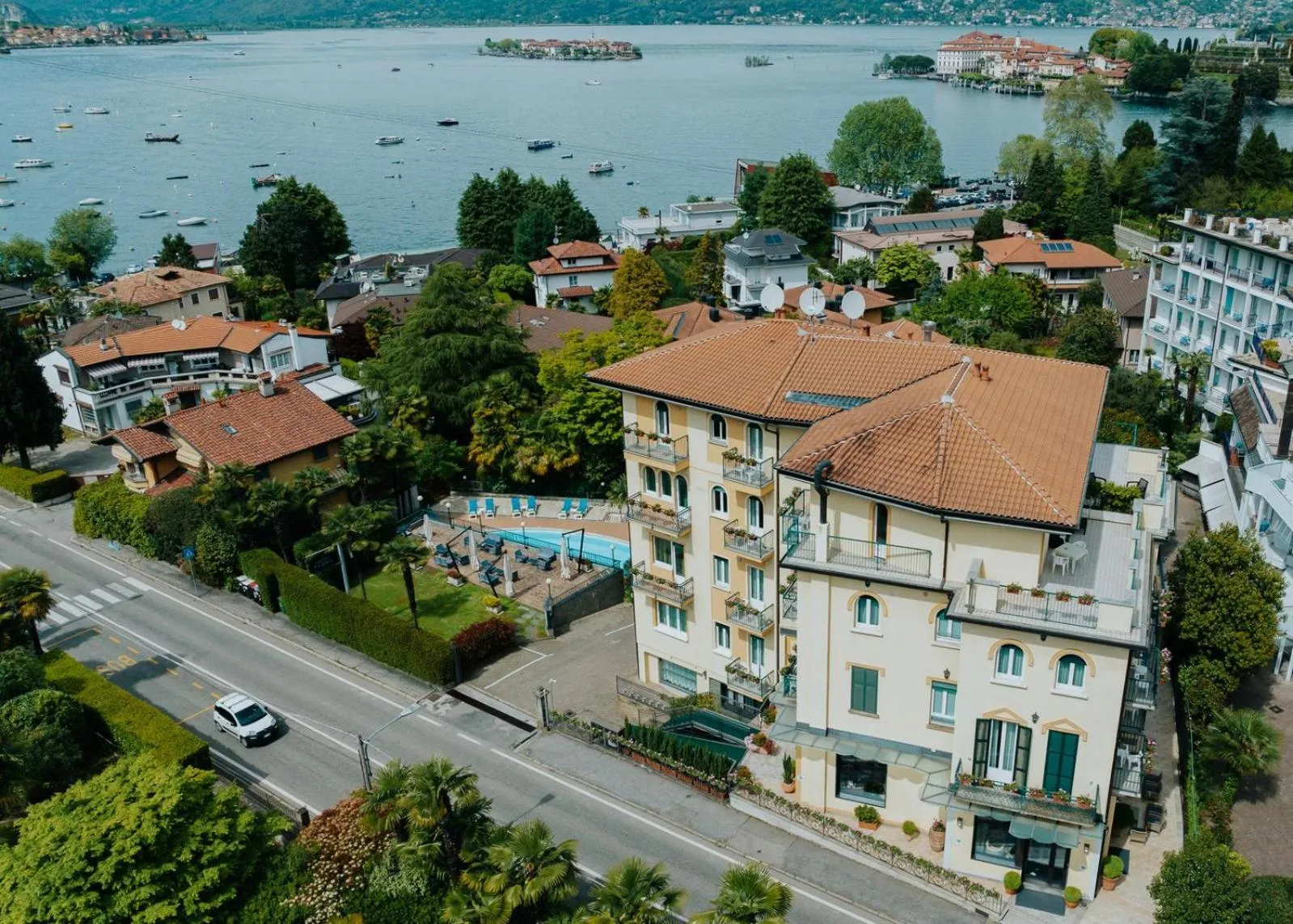 Property building in Hotel Flora