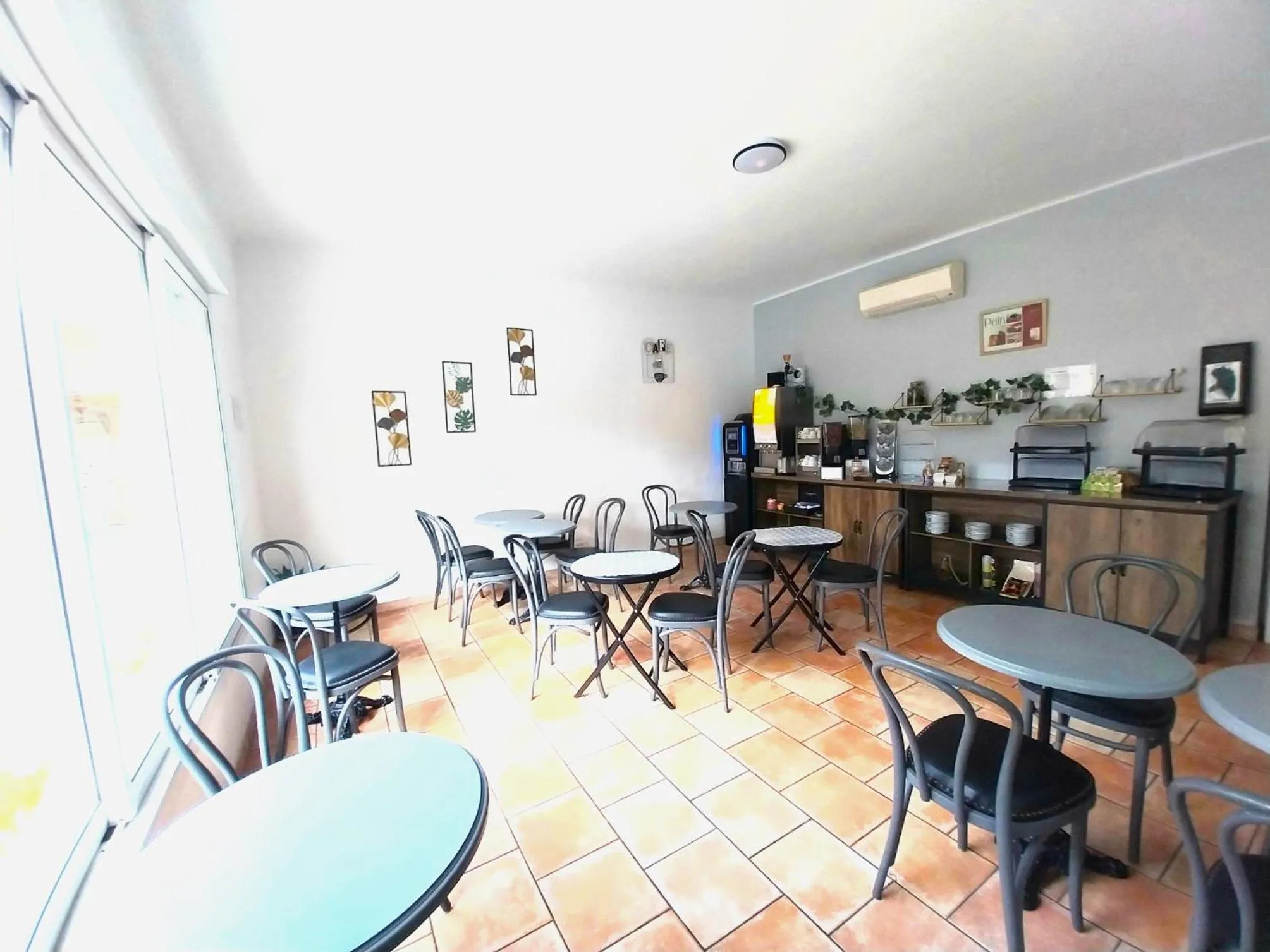 Continental breakfast in Hotel Du Lac