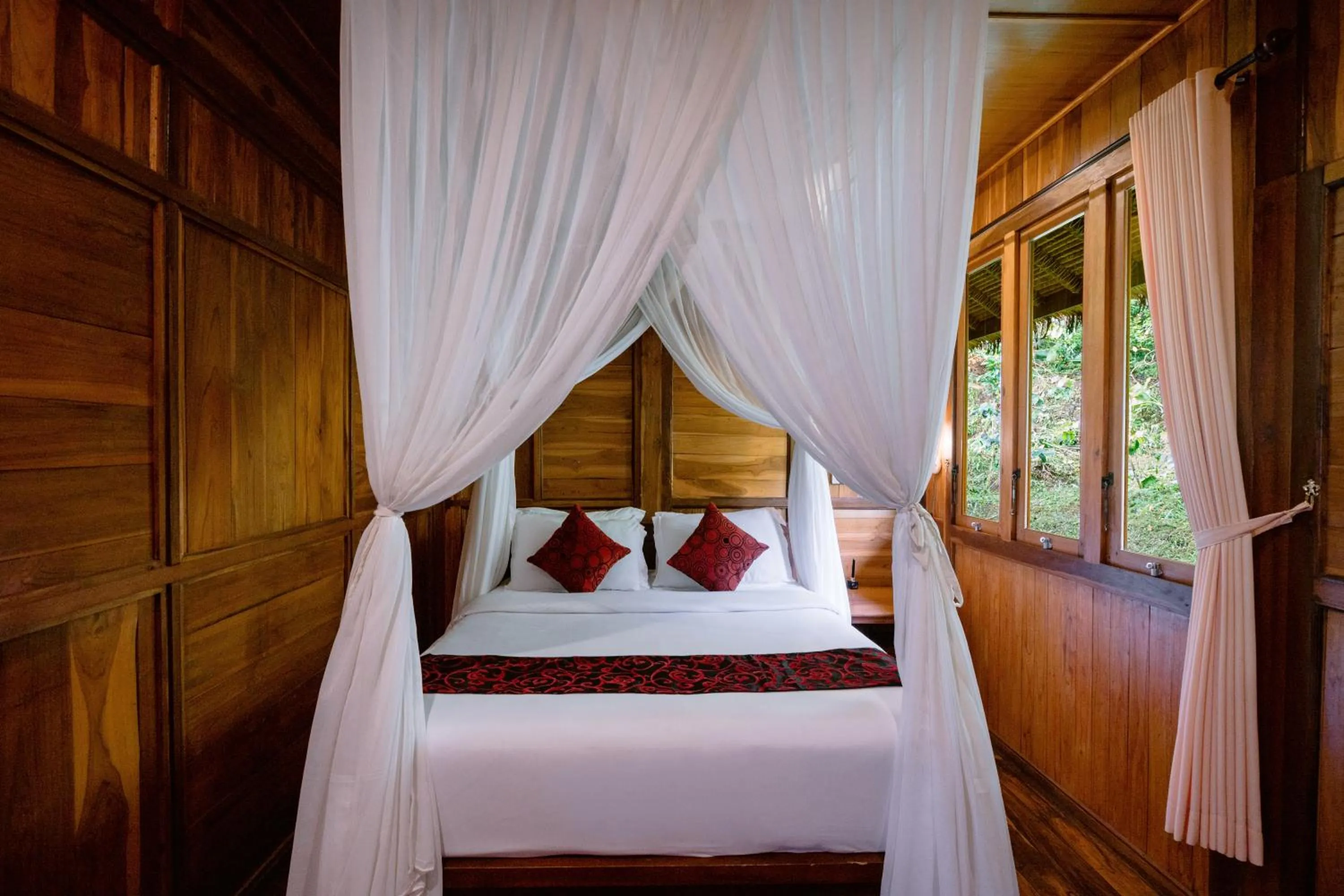 Bed in Munduk Menir Villas