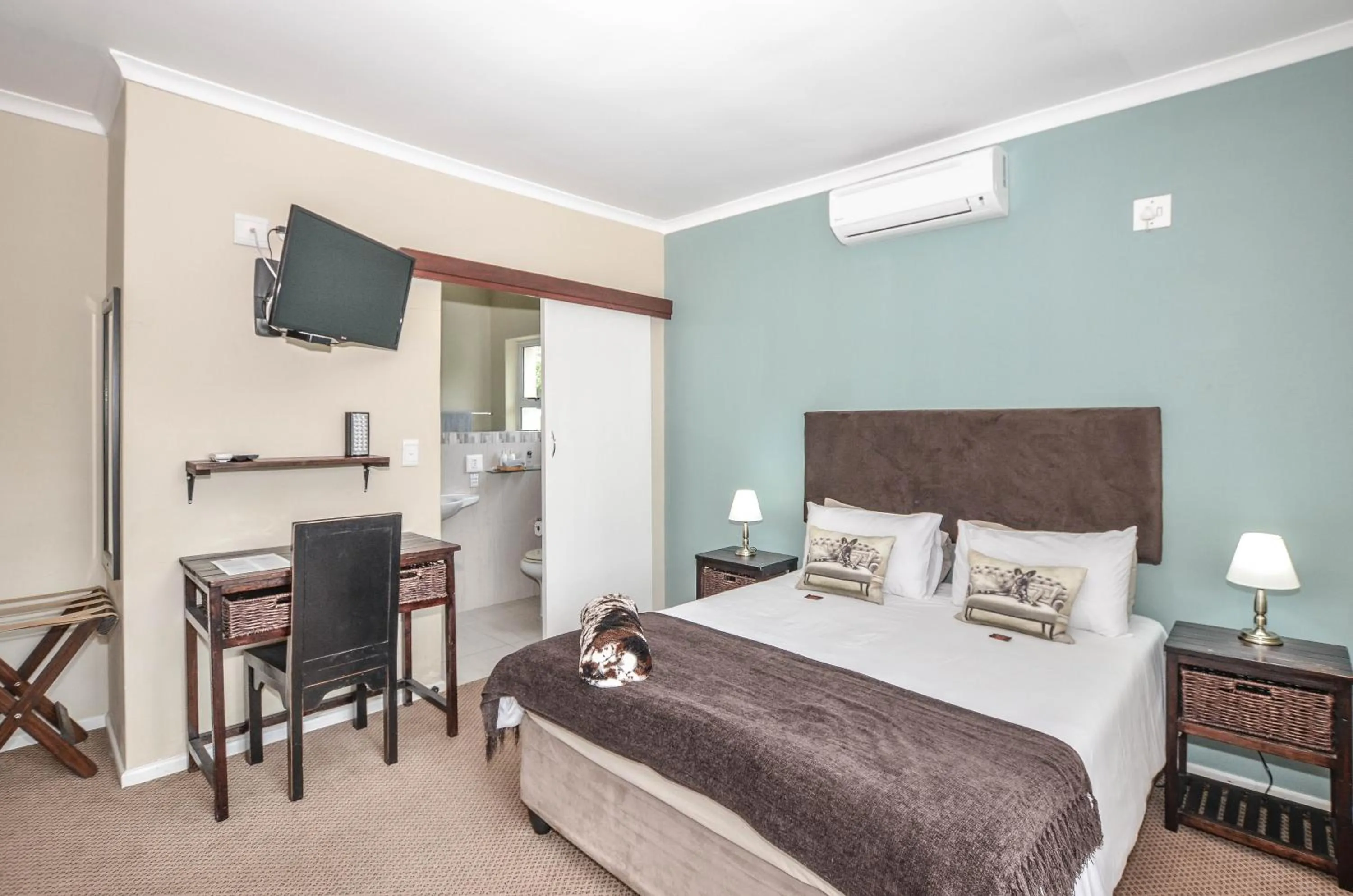 Bedroom, Bed in Atlantic Breeze