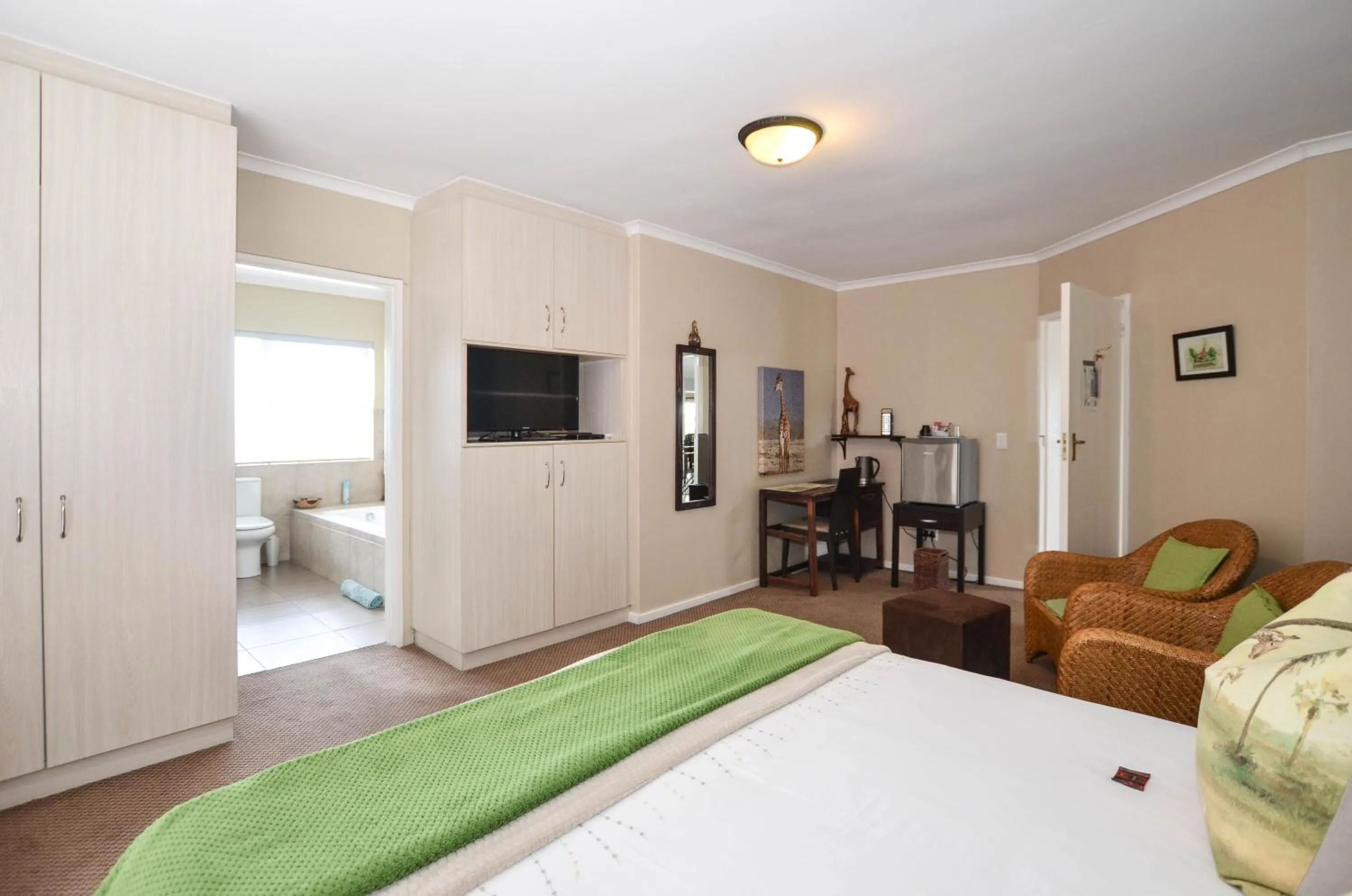 Photo of the whole room, Bed in Atlantic Breeze