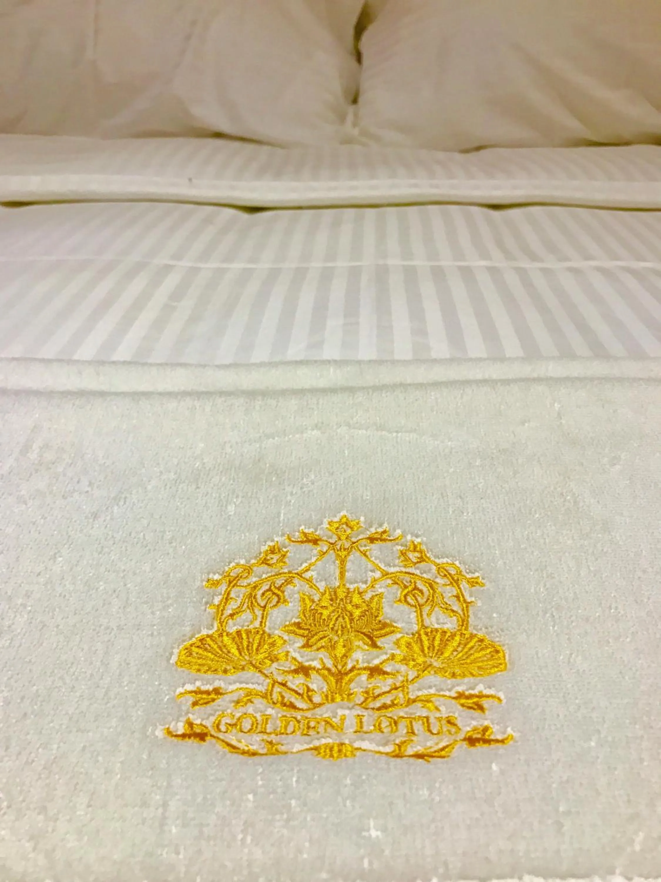 Bed in Golden Lotus Bangalore Boutique Suites