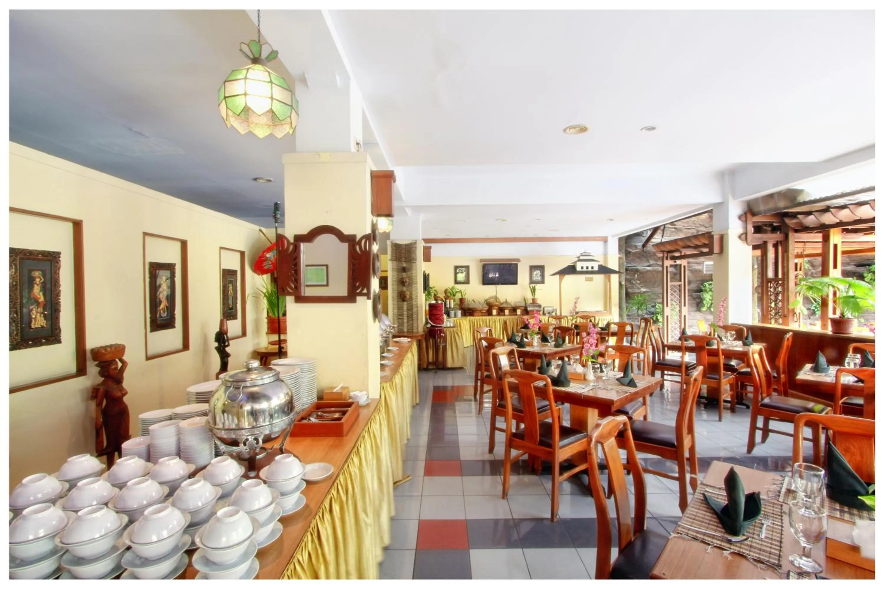 Restaurant/places to eat in Mutiara Hotel and Convention