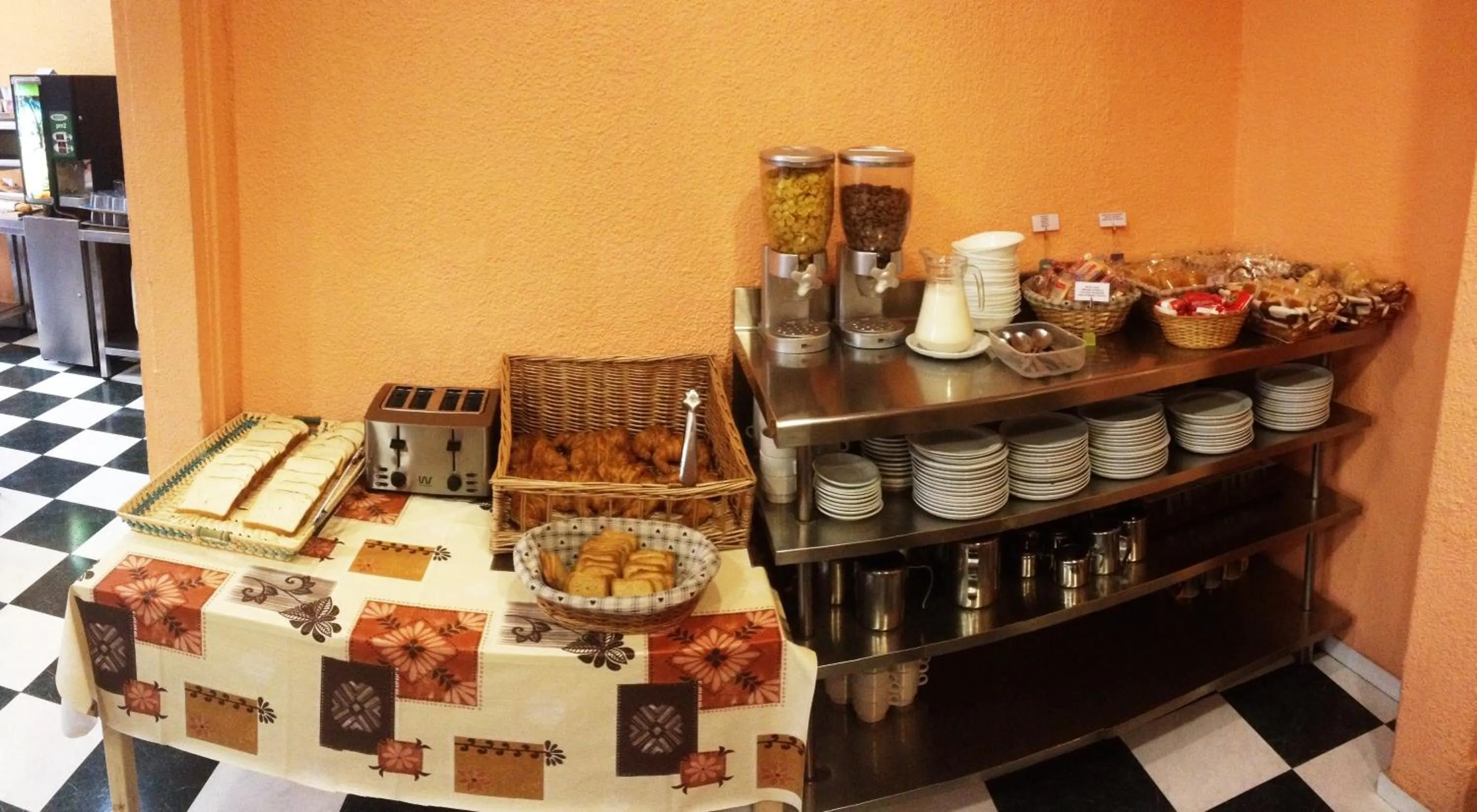 Food and drinks in Cuatro Naciones