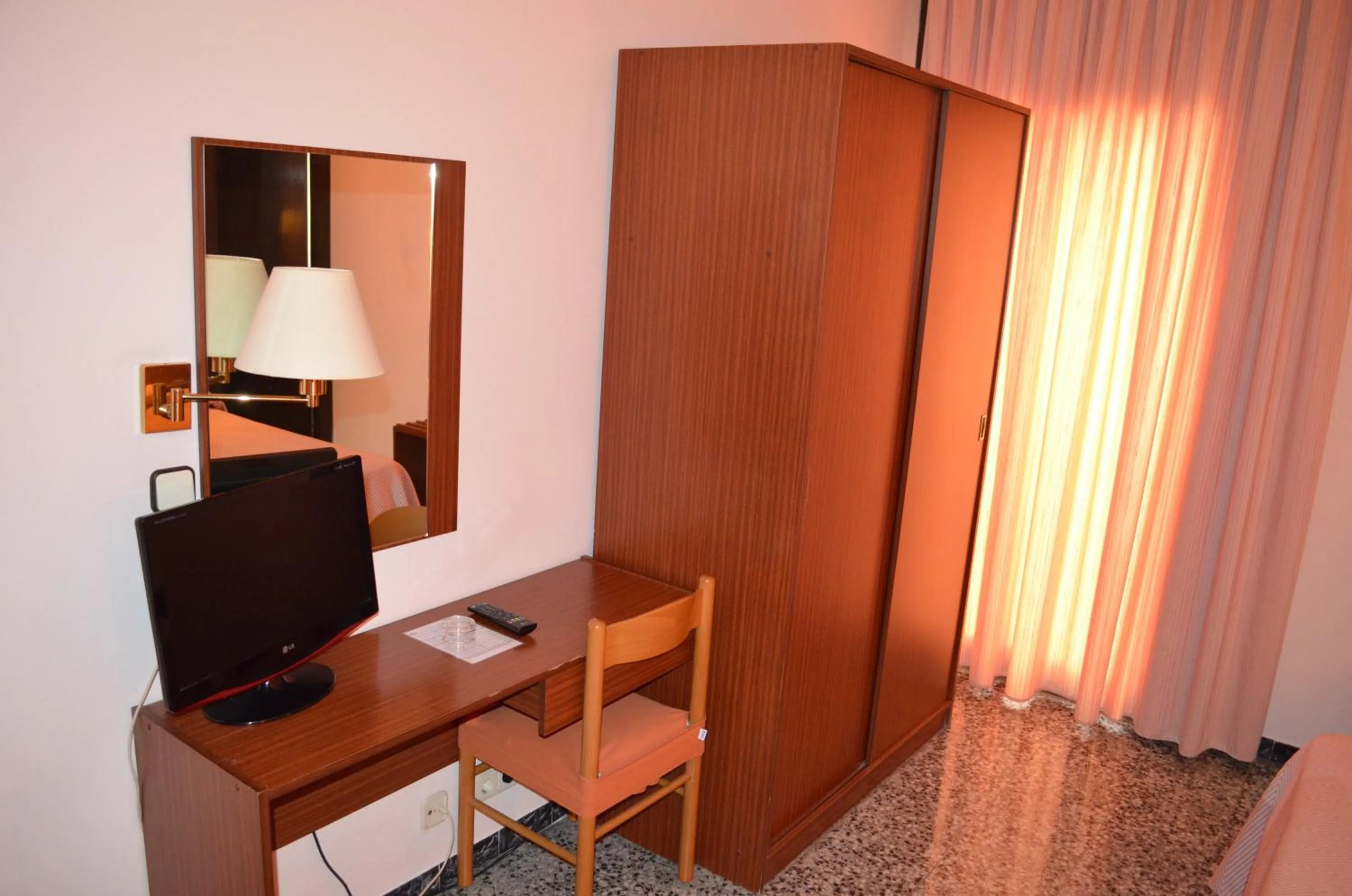 Photo of the whole room, Bed in Cuatro Naciones