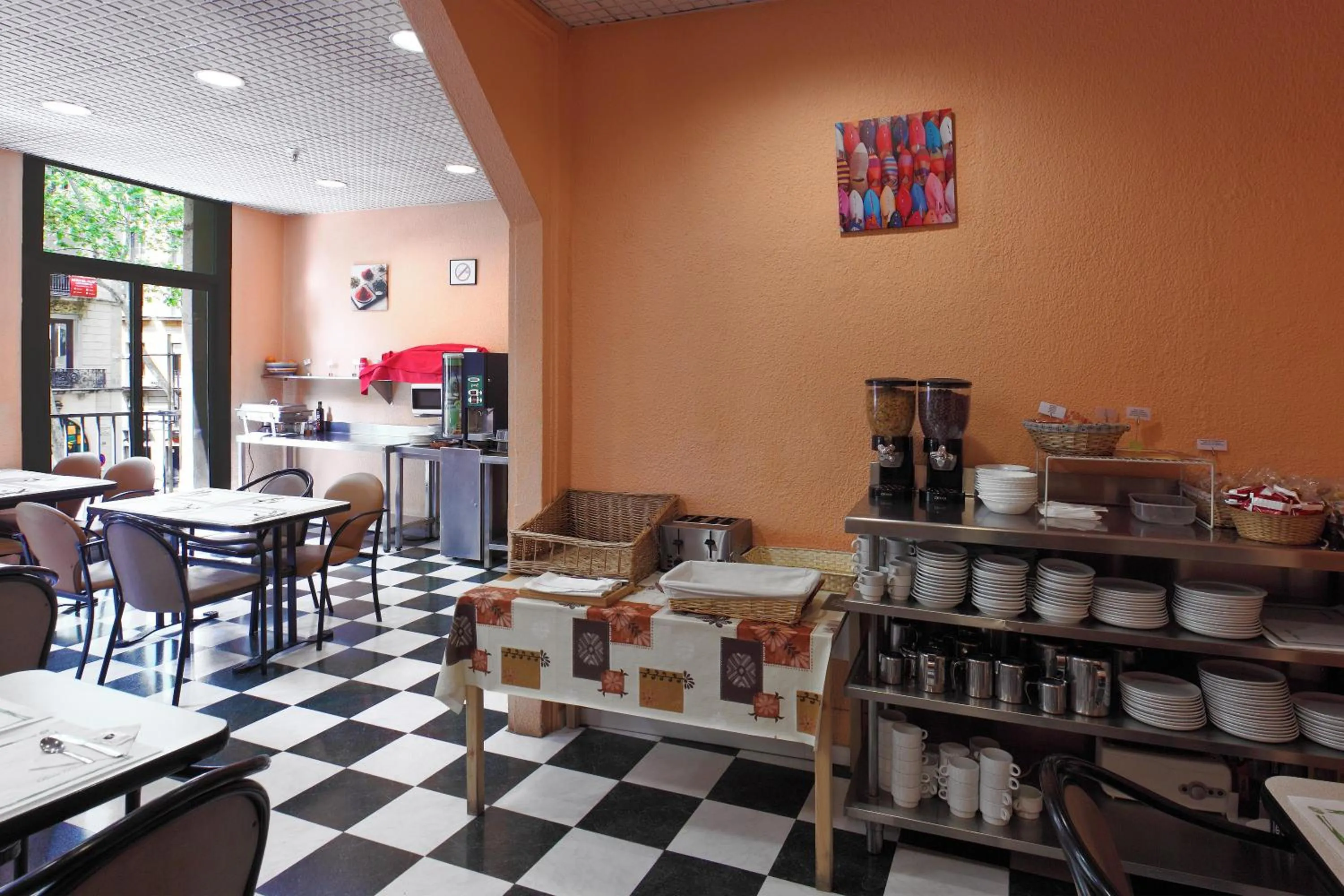 Buffet breakfast in Cuatro Naciones