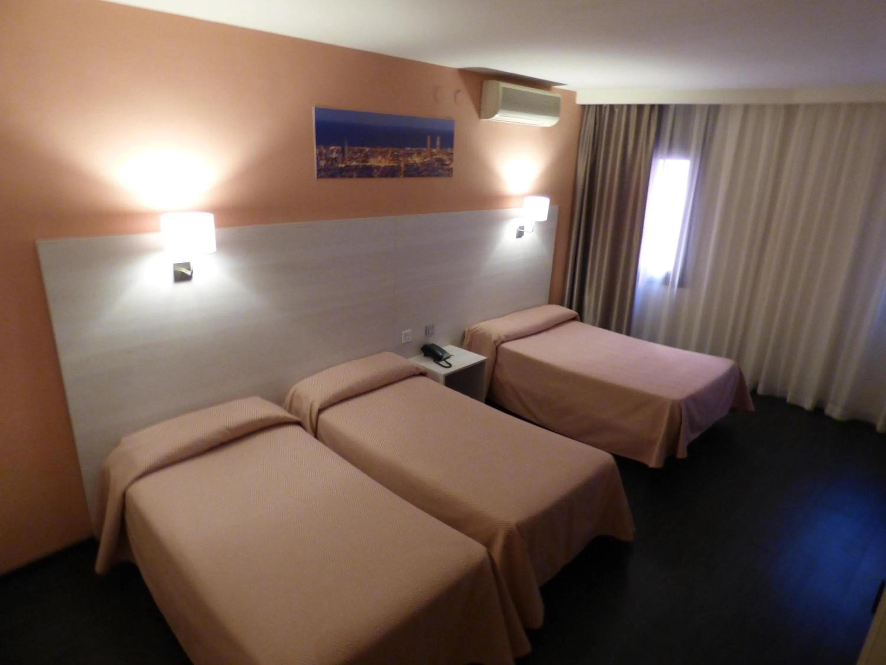 Photo of the whole room, Bed in Cuatro Naciones