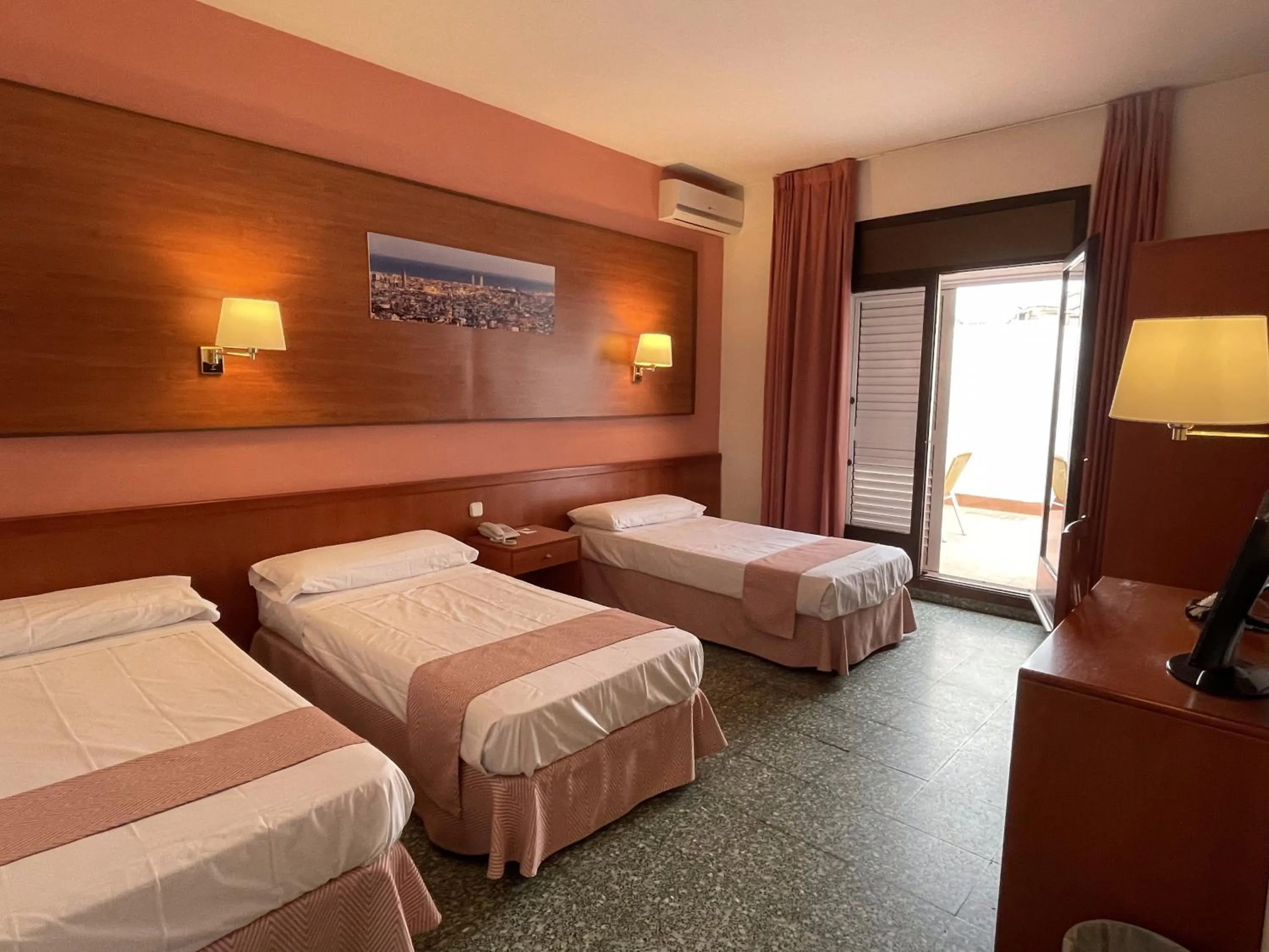 Photo of the whole room, Bed in Cuatro Naciones