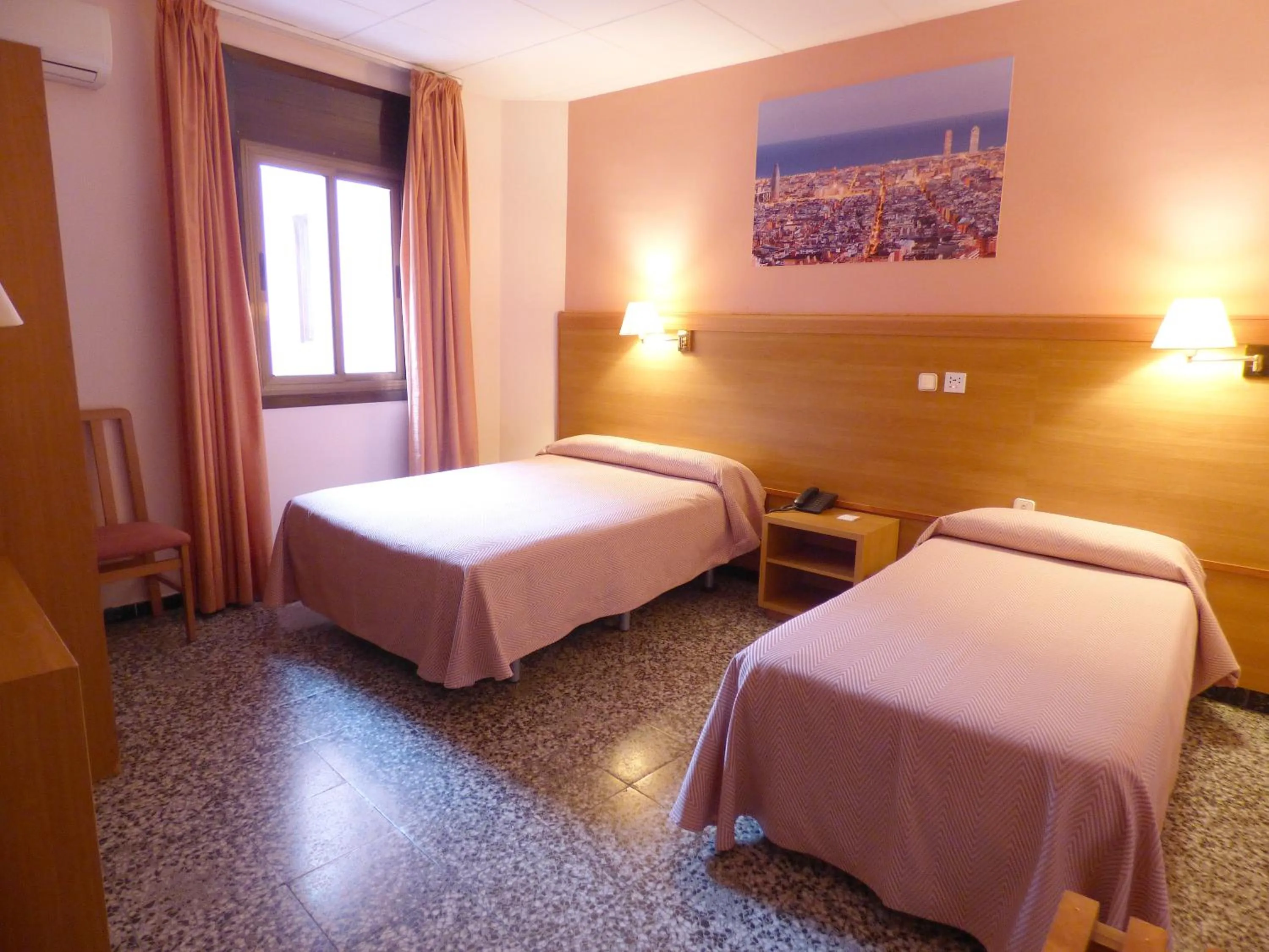 Photo of the whole room, Bed in Cuatro Naciones