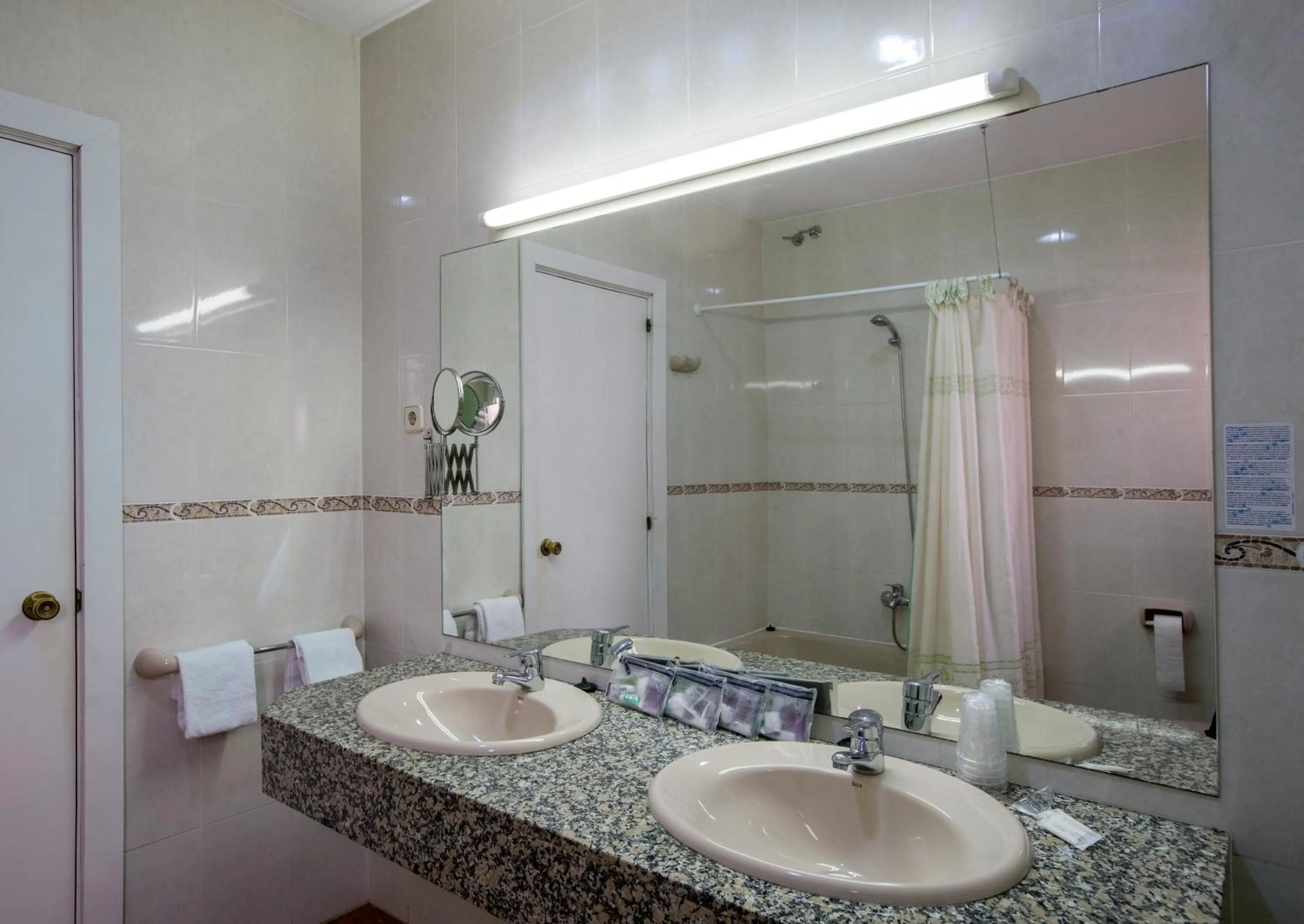 Bathroom in Cuatro Naciones