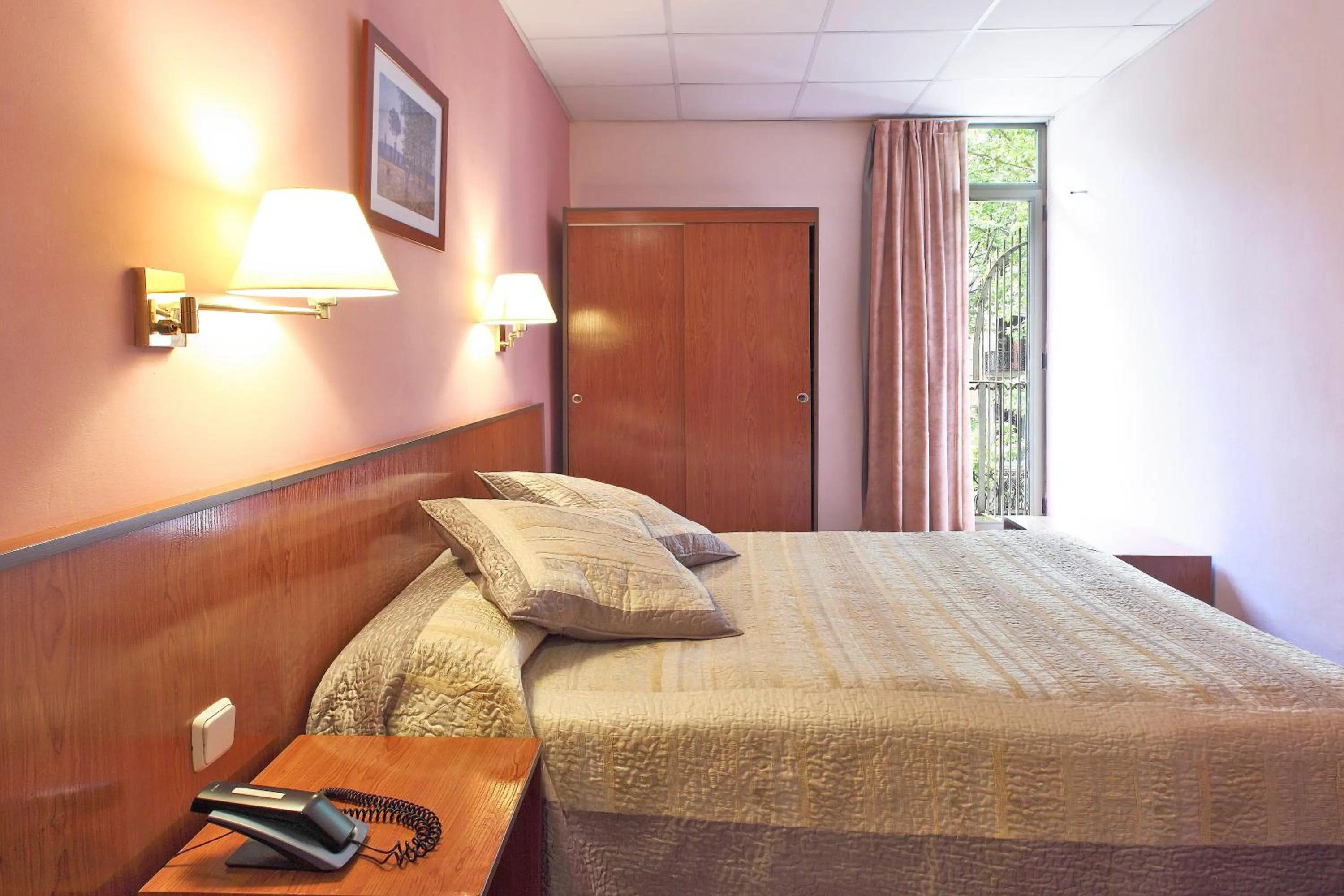 Photo of the whole room, Bed in Cuatro Naciones