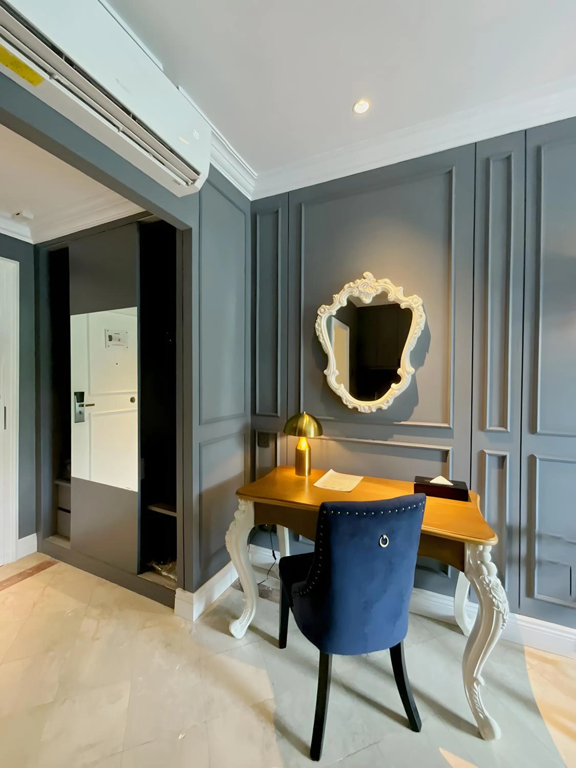 Seating area in Grand Eska Hotel & Suites Batam