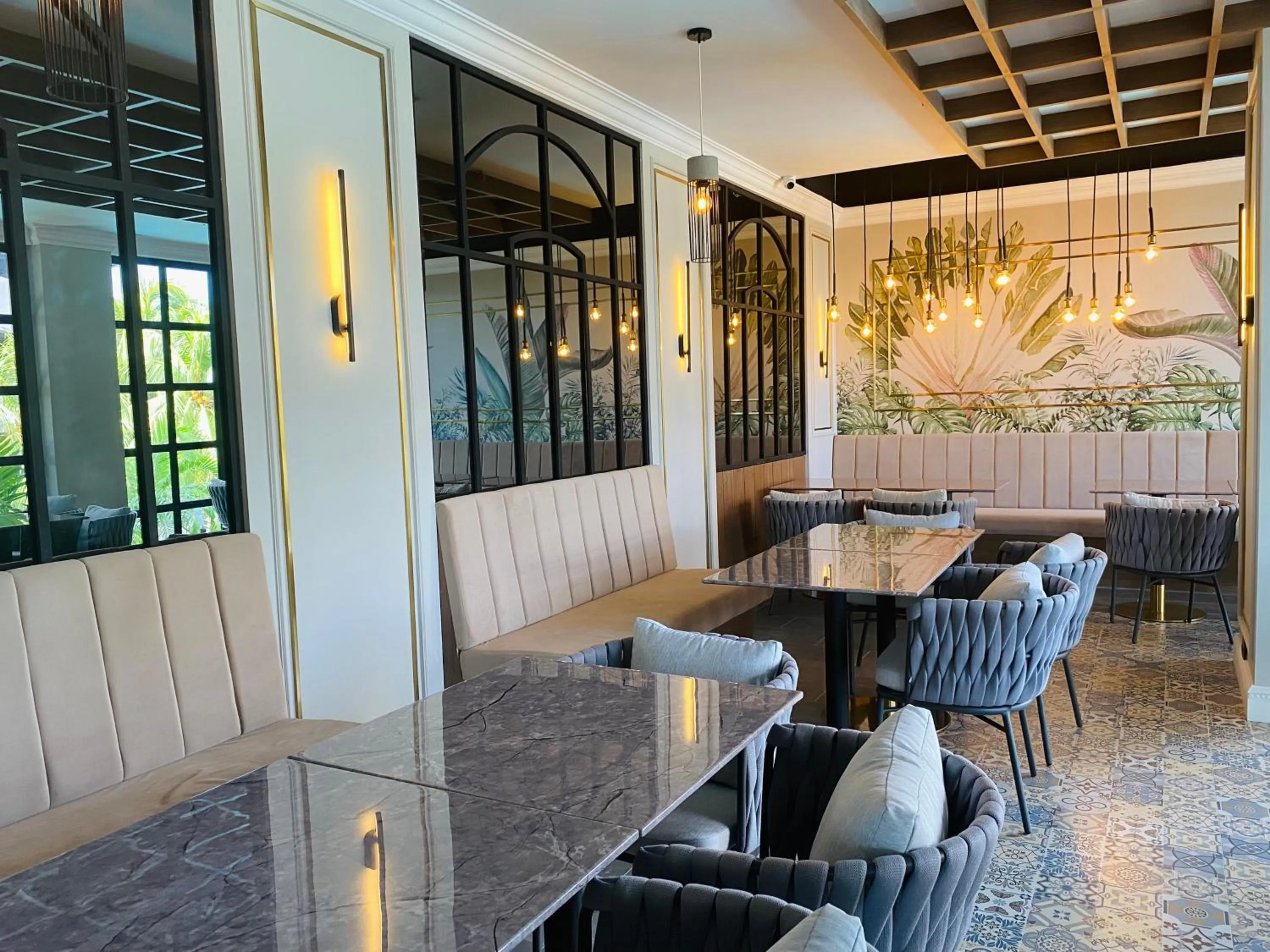 Restaurant/places to eat in Grand Eska Hotel & Suites Batam