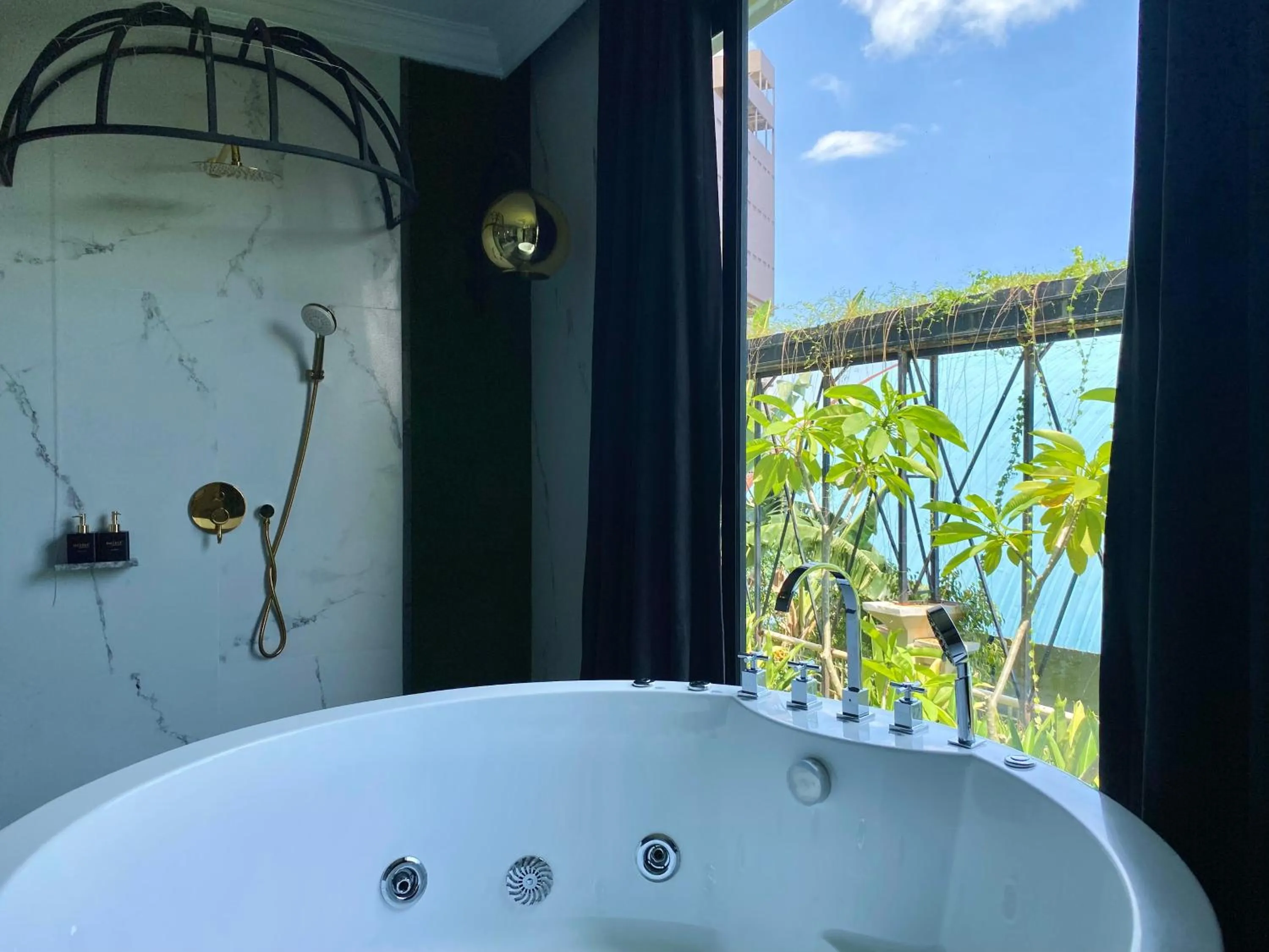 Bath in Grand Eska Hotel & Suites Batam