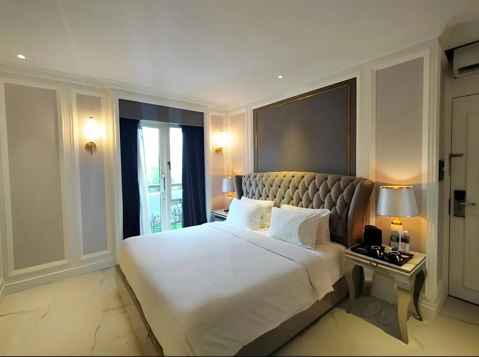 Bed in Grand Eska Hotel & Suites Batam