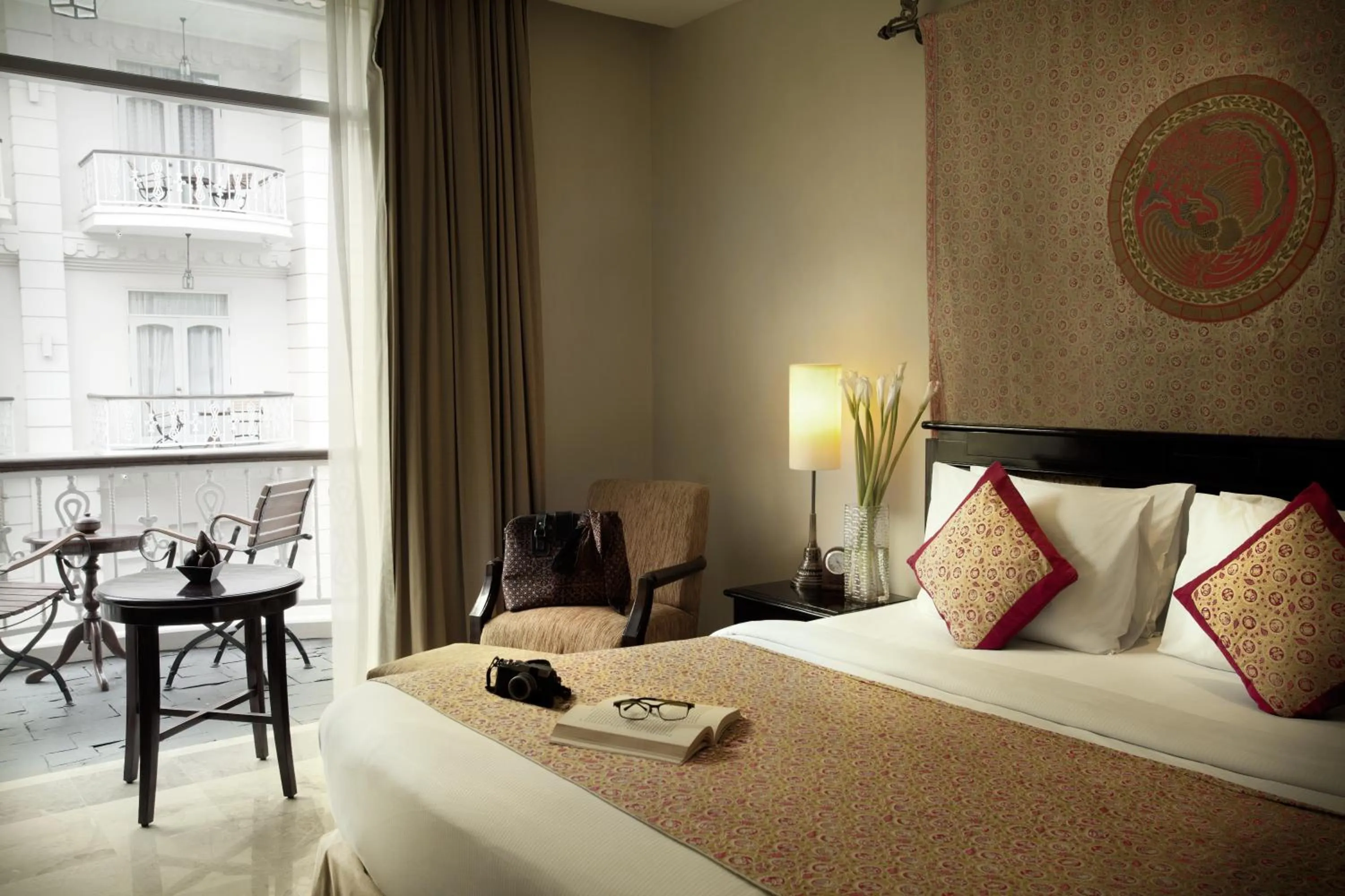 Bedroom, Bed in The Phoenix Hotel Yogyakarta - Handwritten Collection