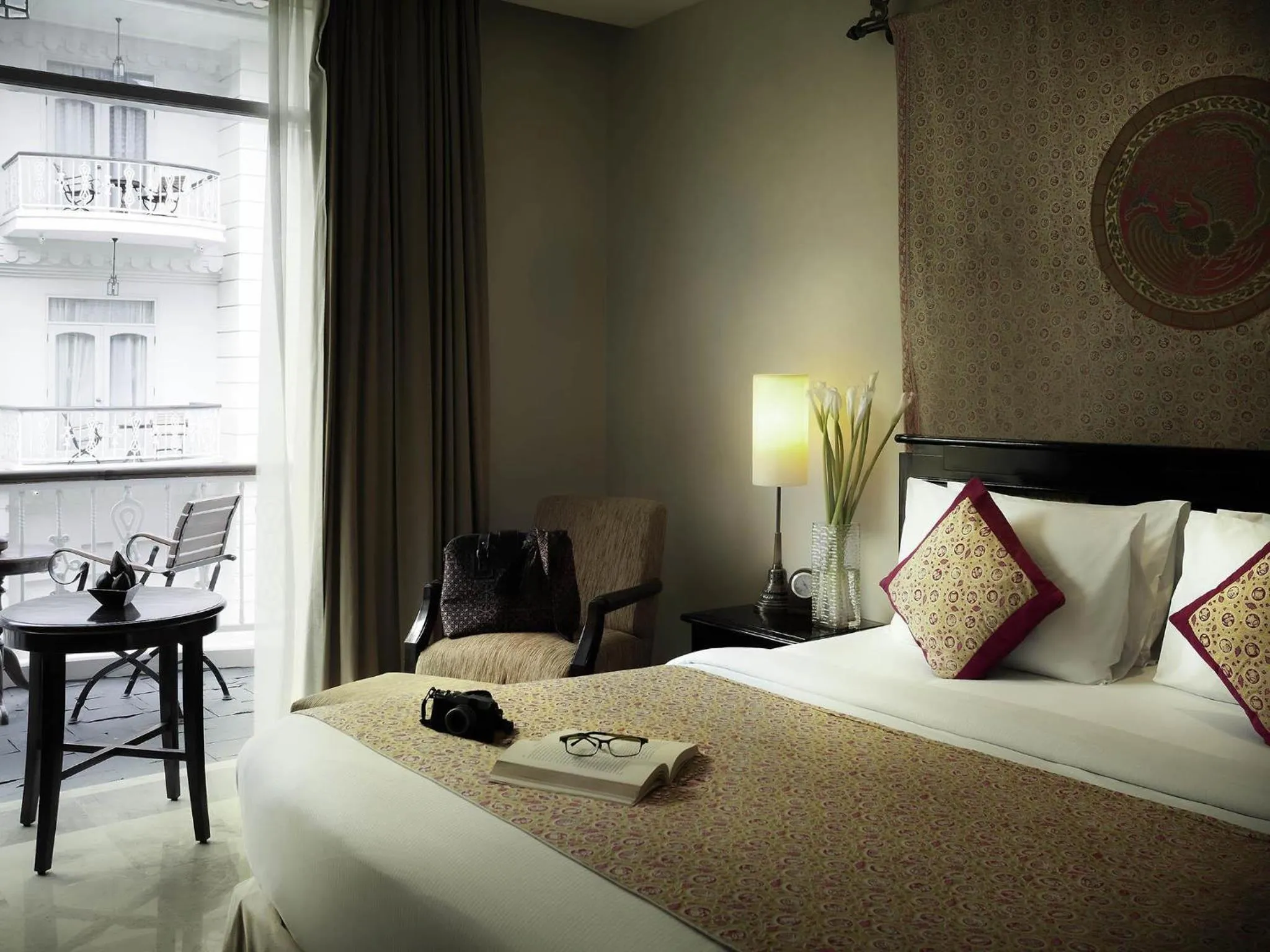 Bedroom, Bed in The Phoenix Hotel Yogyakarta - Handwritten Collection