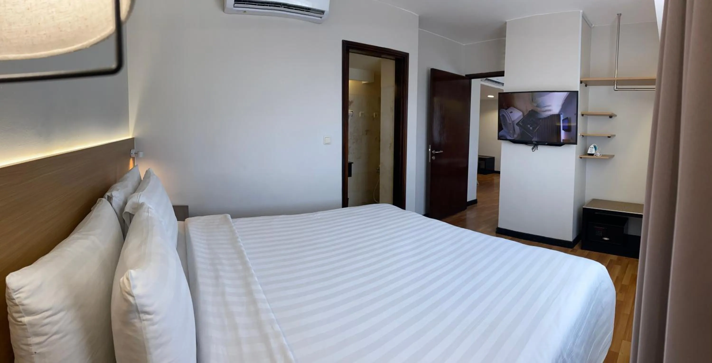 Bedroom, Bed in Grand Dafam Braga Bandung