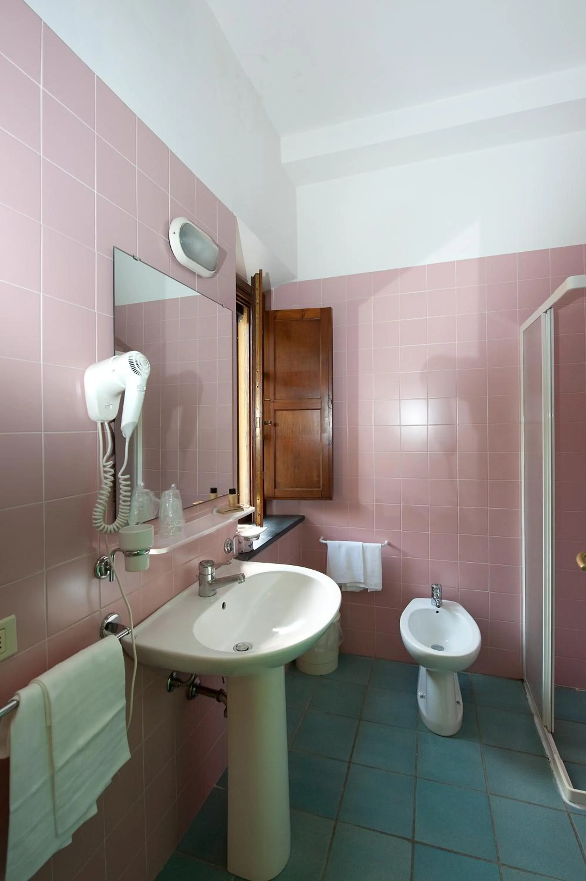 Shower in Hotel Molino D'Era