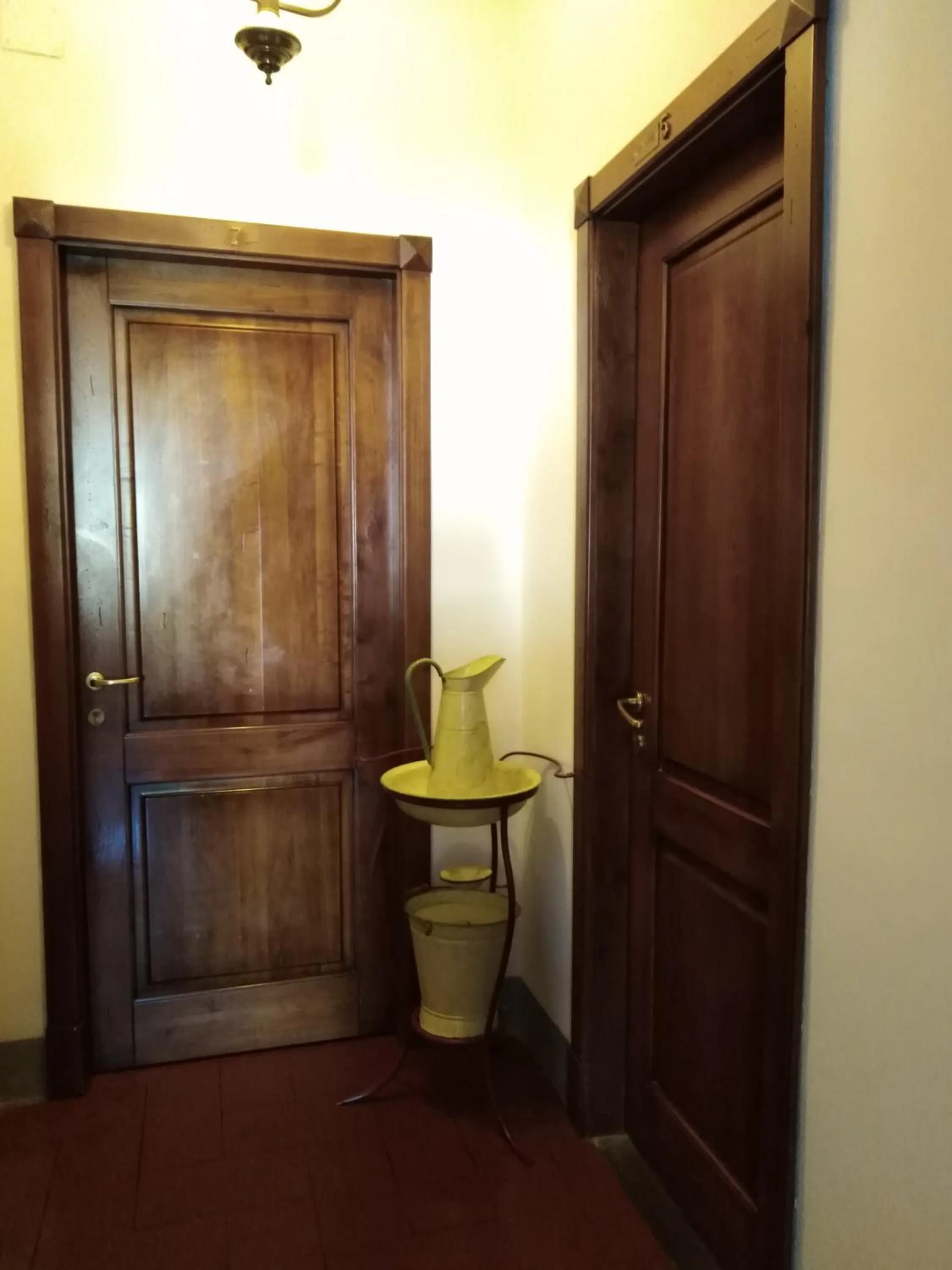 Decorative detail in Albergo Giovanni Da Verrazzano