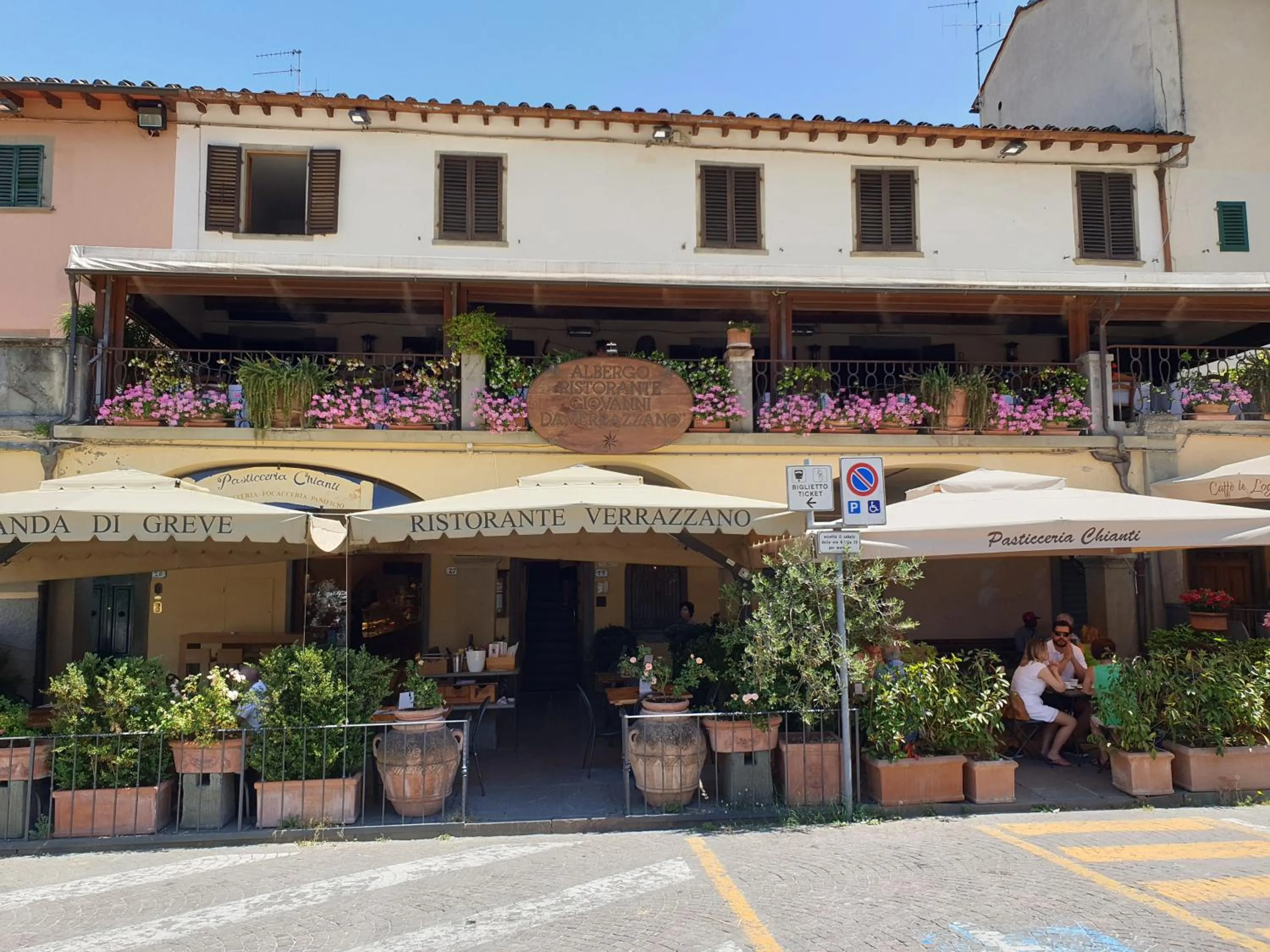 Property building in Albergo Giovanni Da Verrazzano