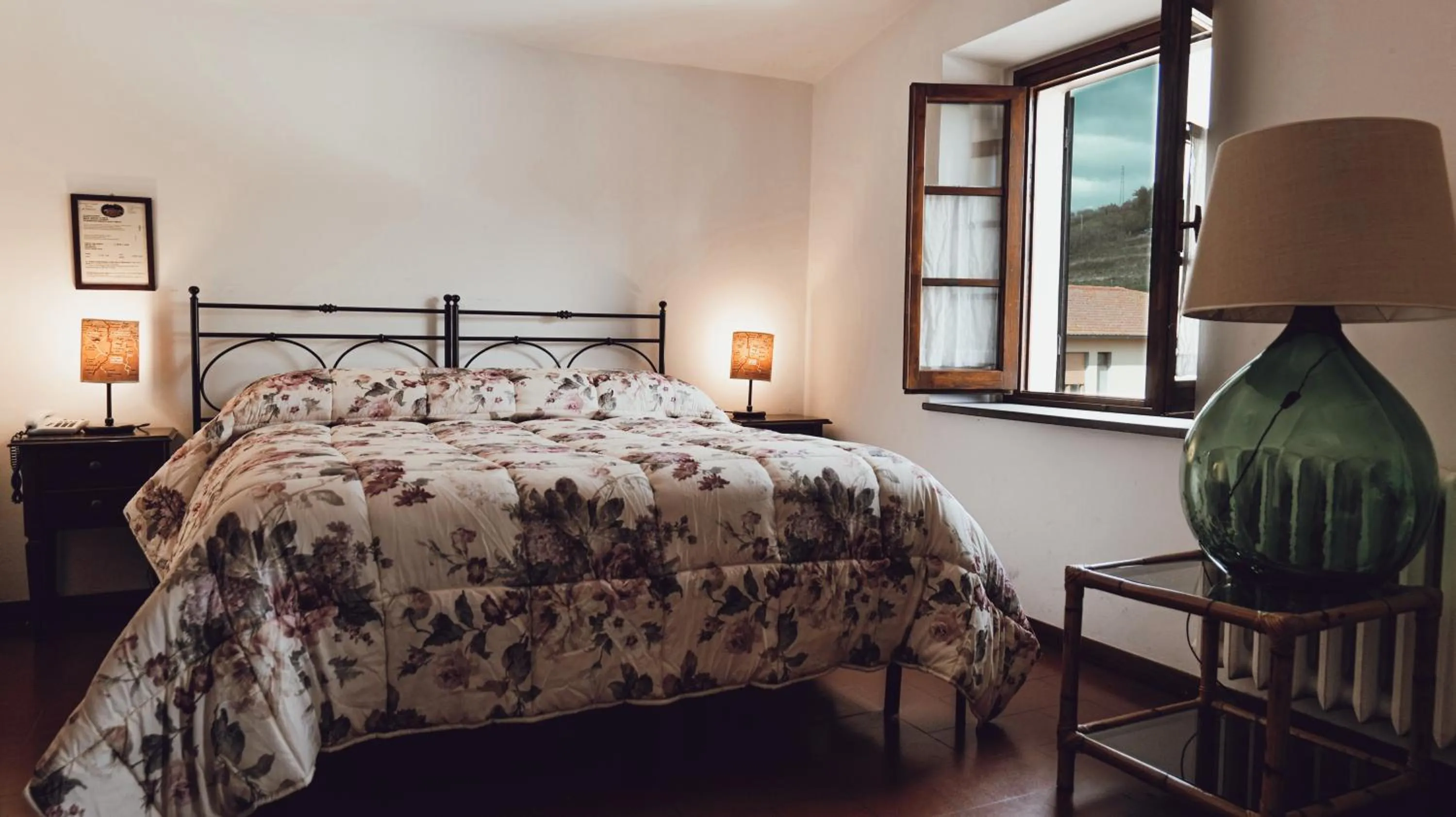 Bed in Albergo Giovanni Da Verrazzano