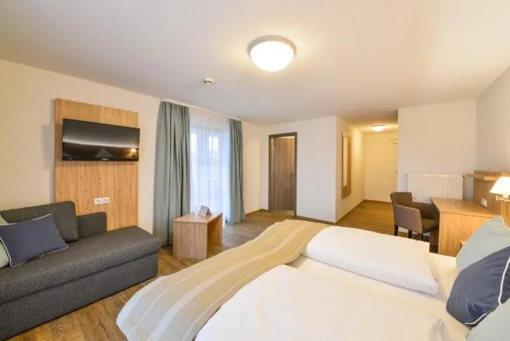 Bedroom, Bed in Gasthof Chiemseefischer