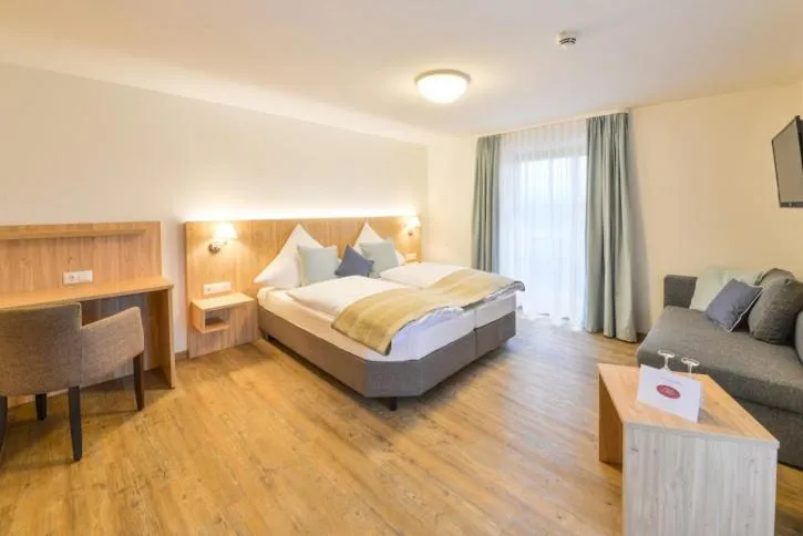 Bedroom, Bed in Gasthof Chiemseefischer