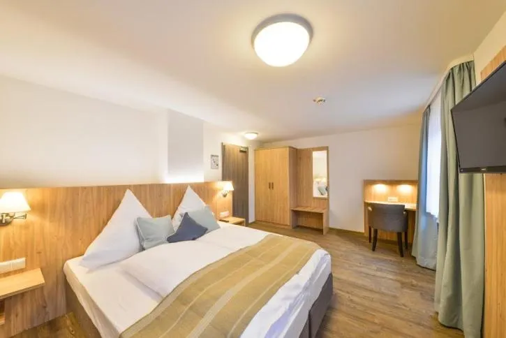 Bedroom, Bed in Gasthof Chiemseefischer