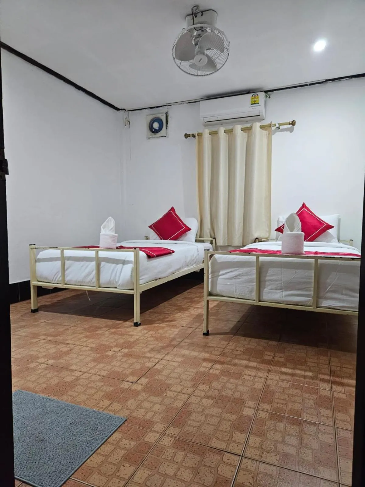 Twin Room with Shared Bathroom in Chitlatda Bila House