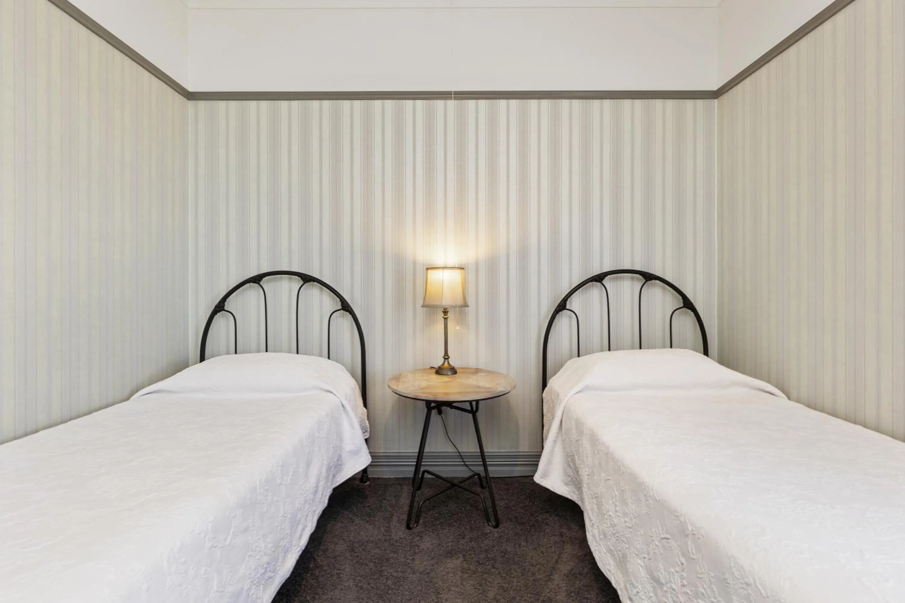 Bed in Wagga Wagga Country Cottages