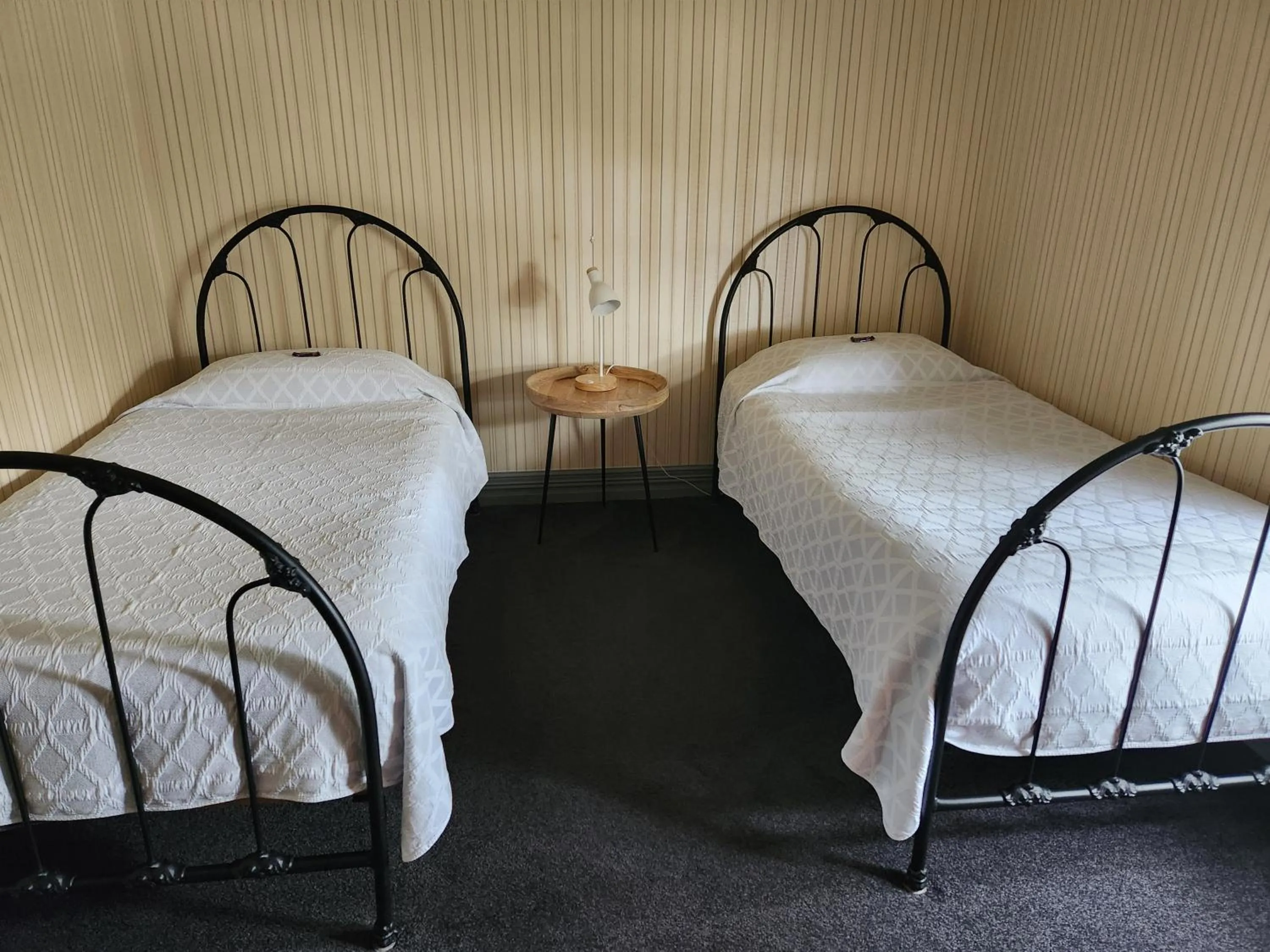 Bed in Wagga Wagga Country Cottages