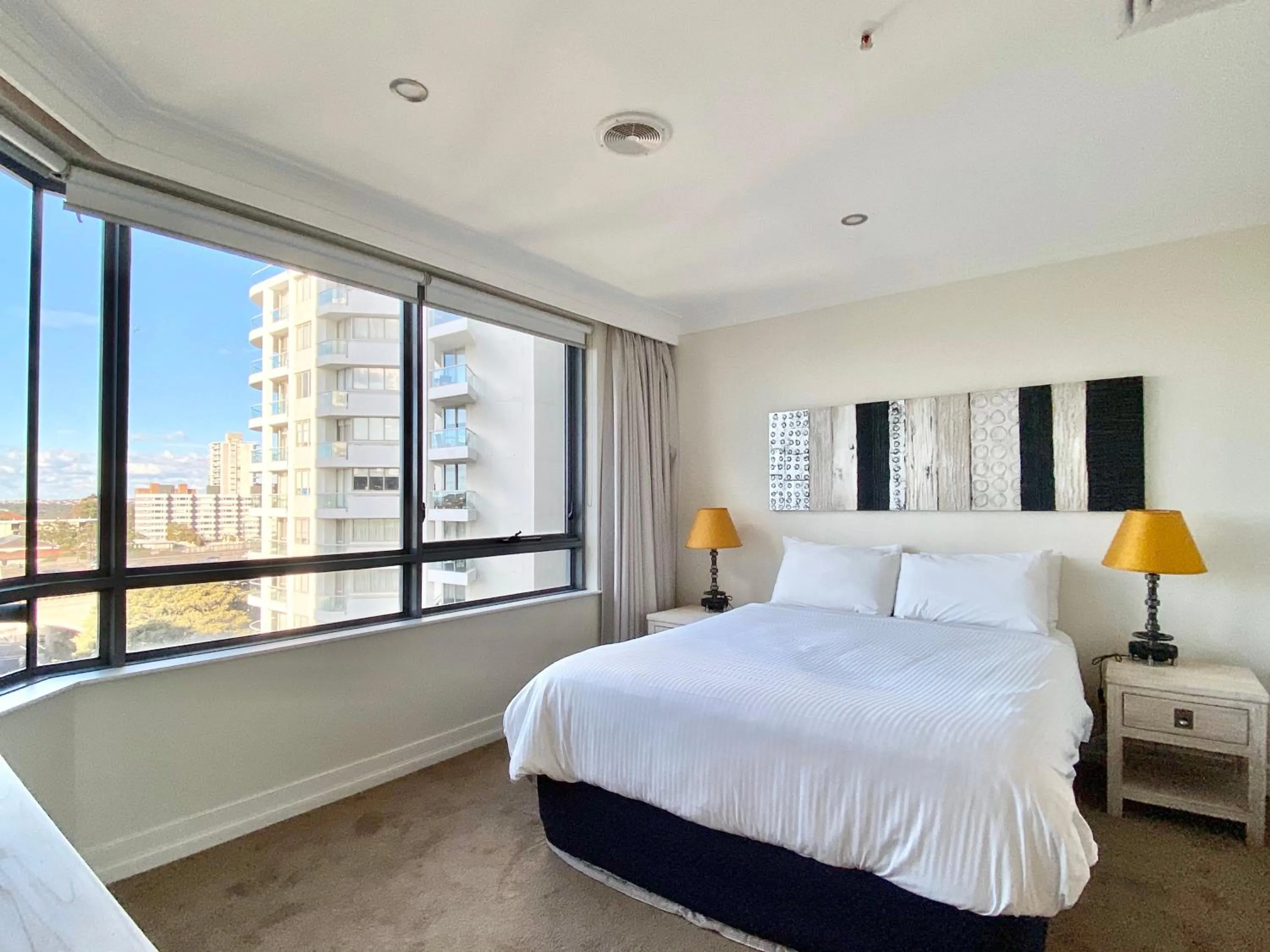 Bedroom, Bed in Milson Serviced Apartments