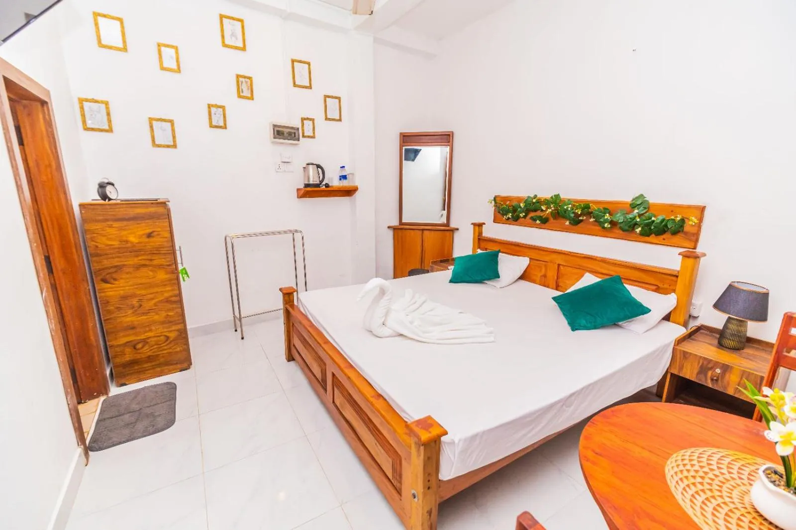 Bed in Cinnamon Airport Residencies