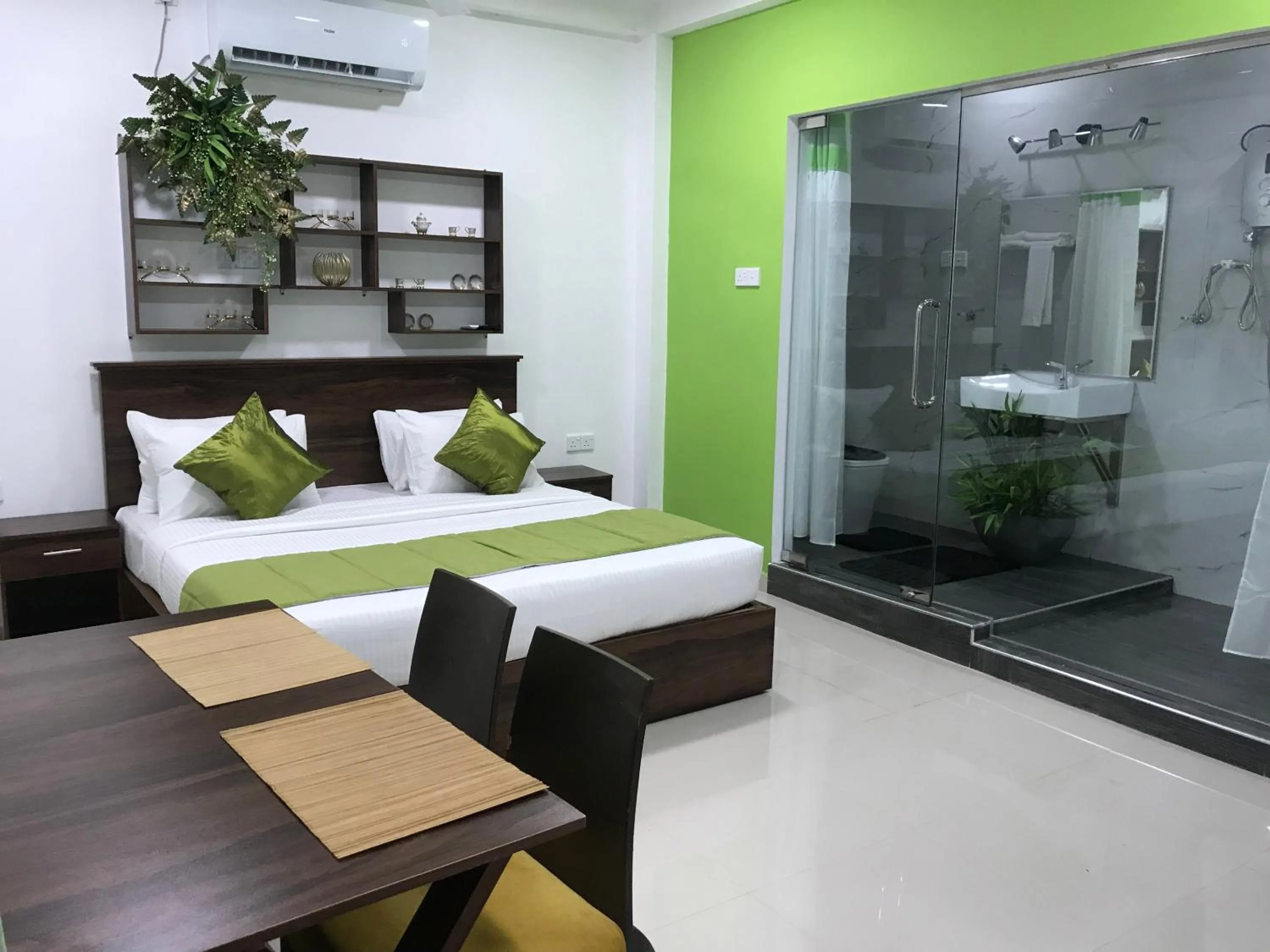 Bed in Cinnamon Airport Residencies