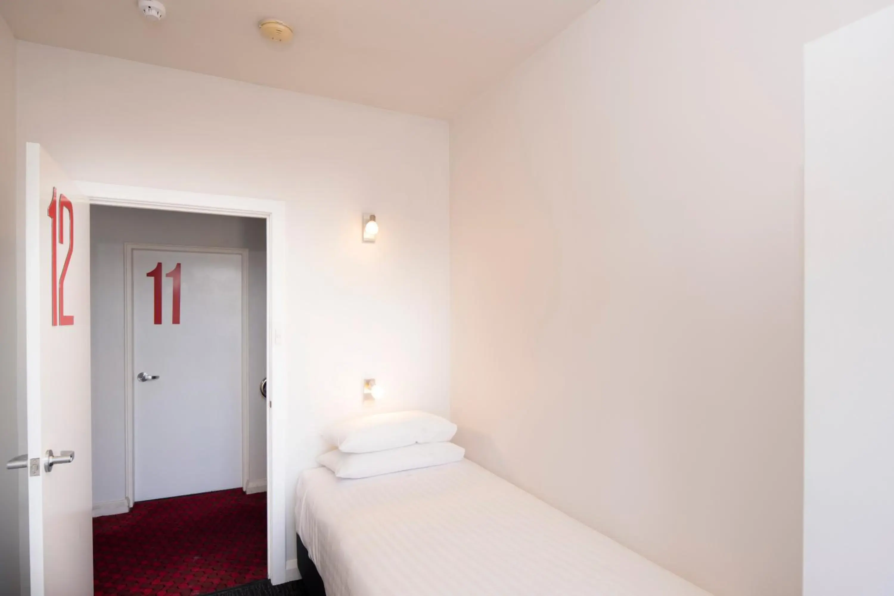 Single Room with Shared Bathroom and Free Welcome Drink For One Guest in Mowbray Hotel Single Room with Shared Bathroom and Free Welcome Drink For One Guest in Mowbray Hotel
