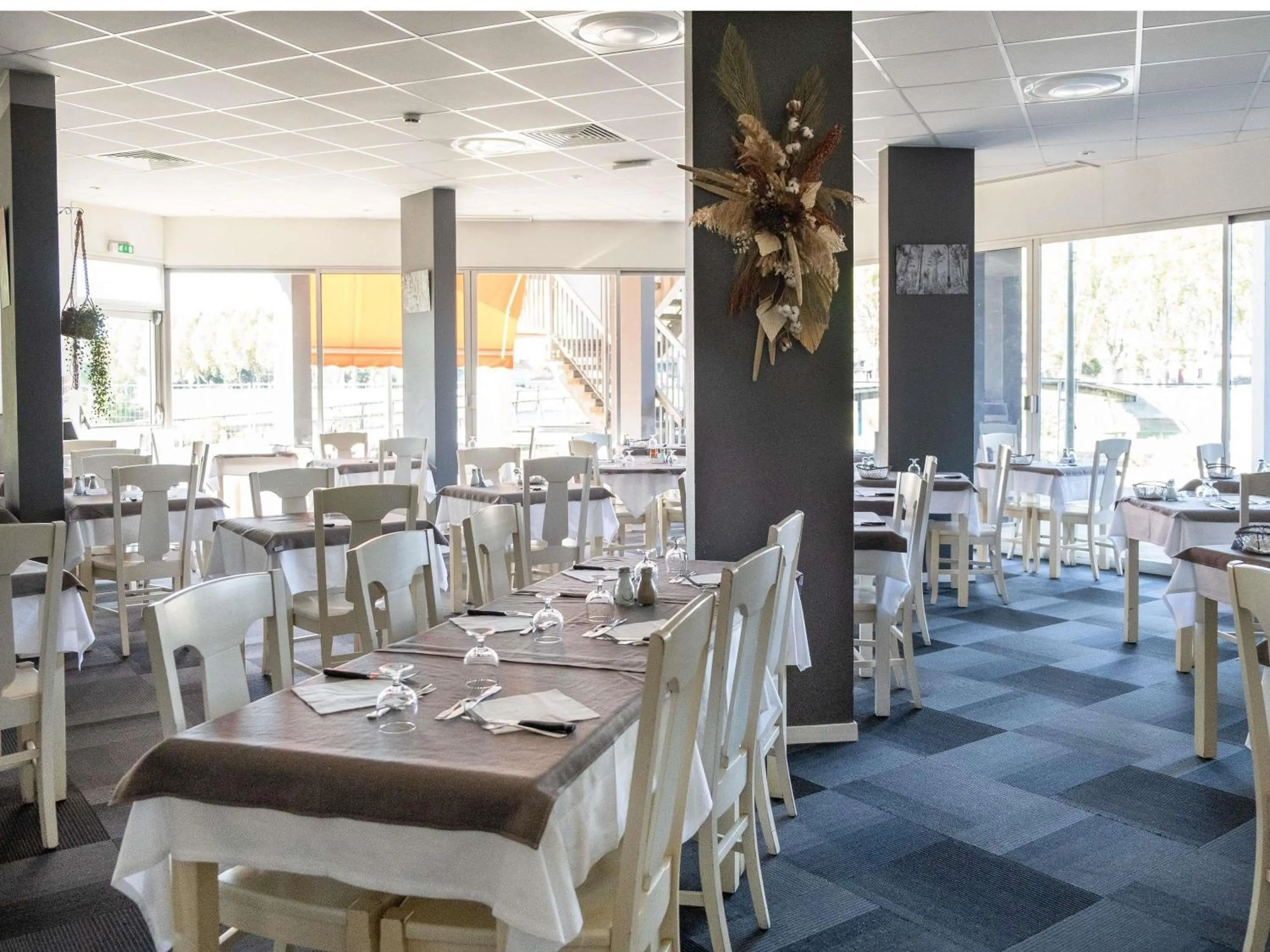 Restaurant/places to eat in ibis styles Dax Centre