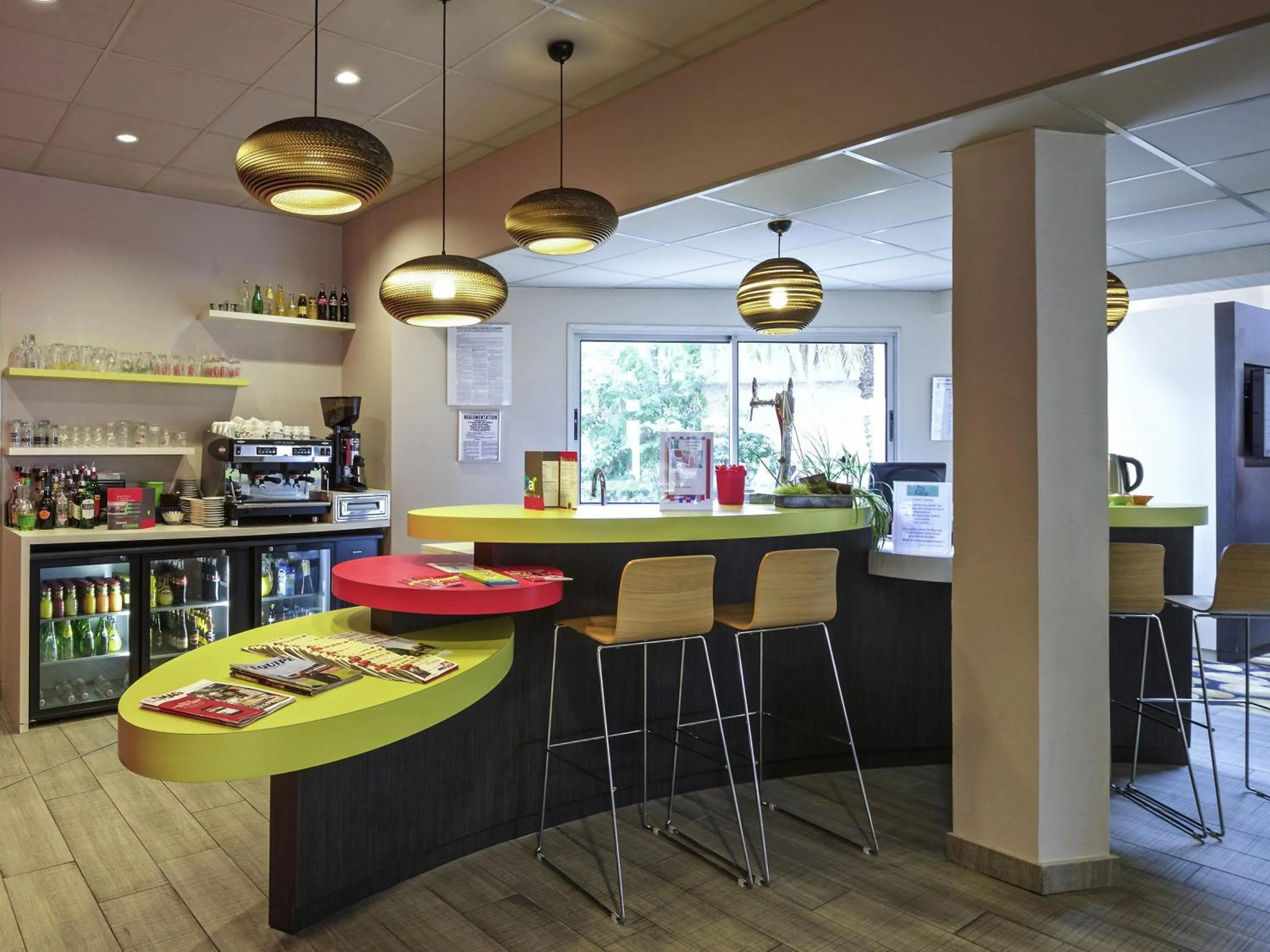 Lounge or bar in ibis styles Dax Centre