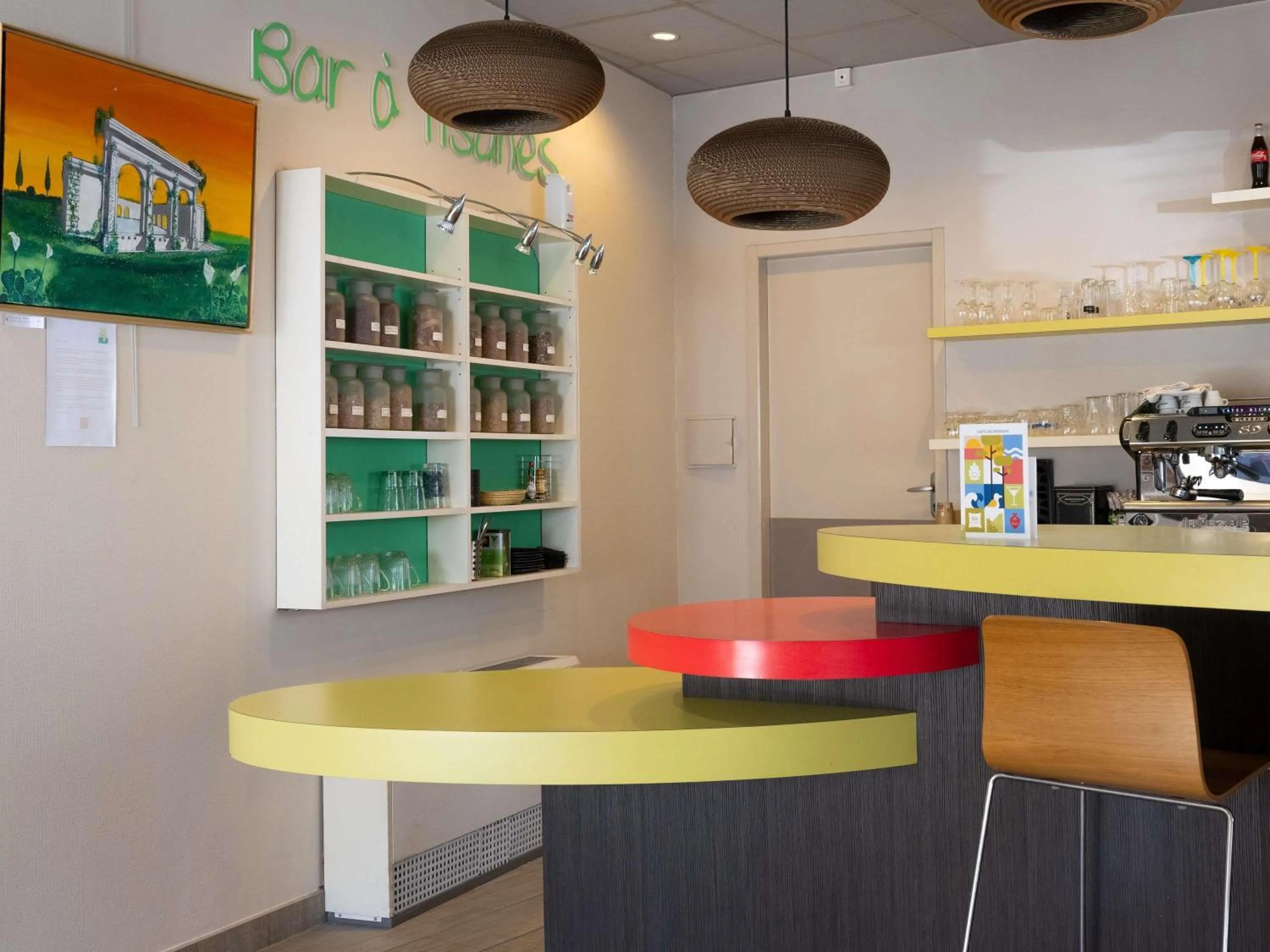 Lounge or bar in ibis styles Dax Centre