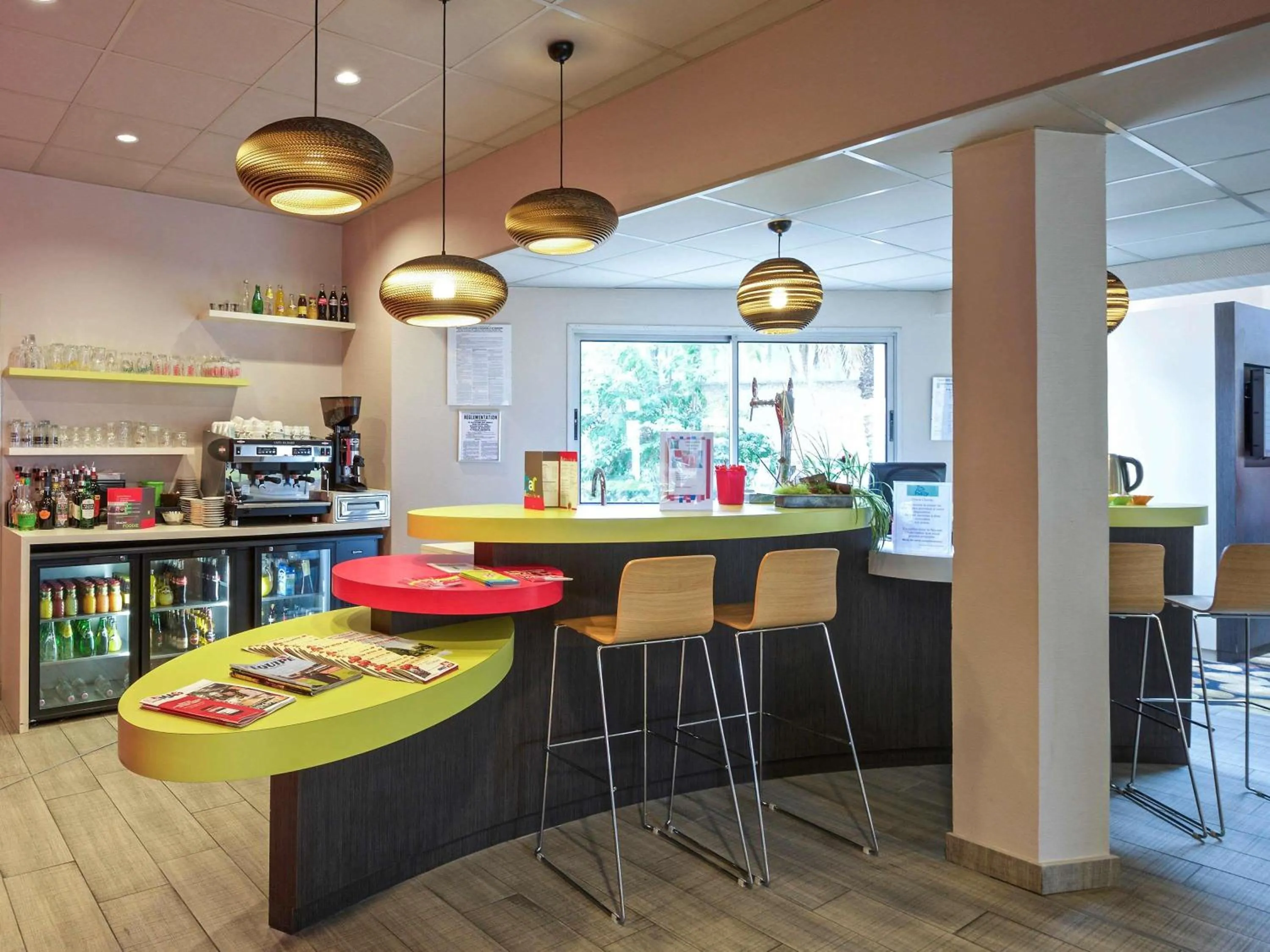 Lounge or bar in ibis styles Dax Centre