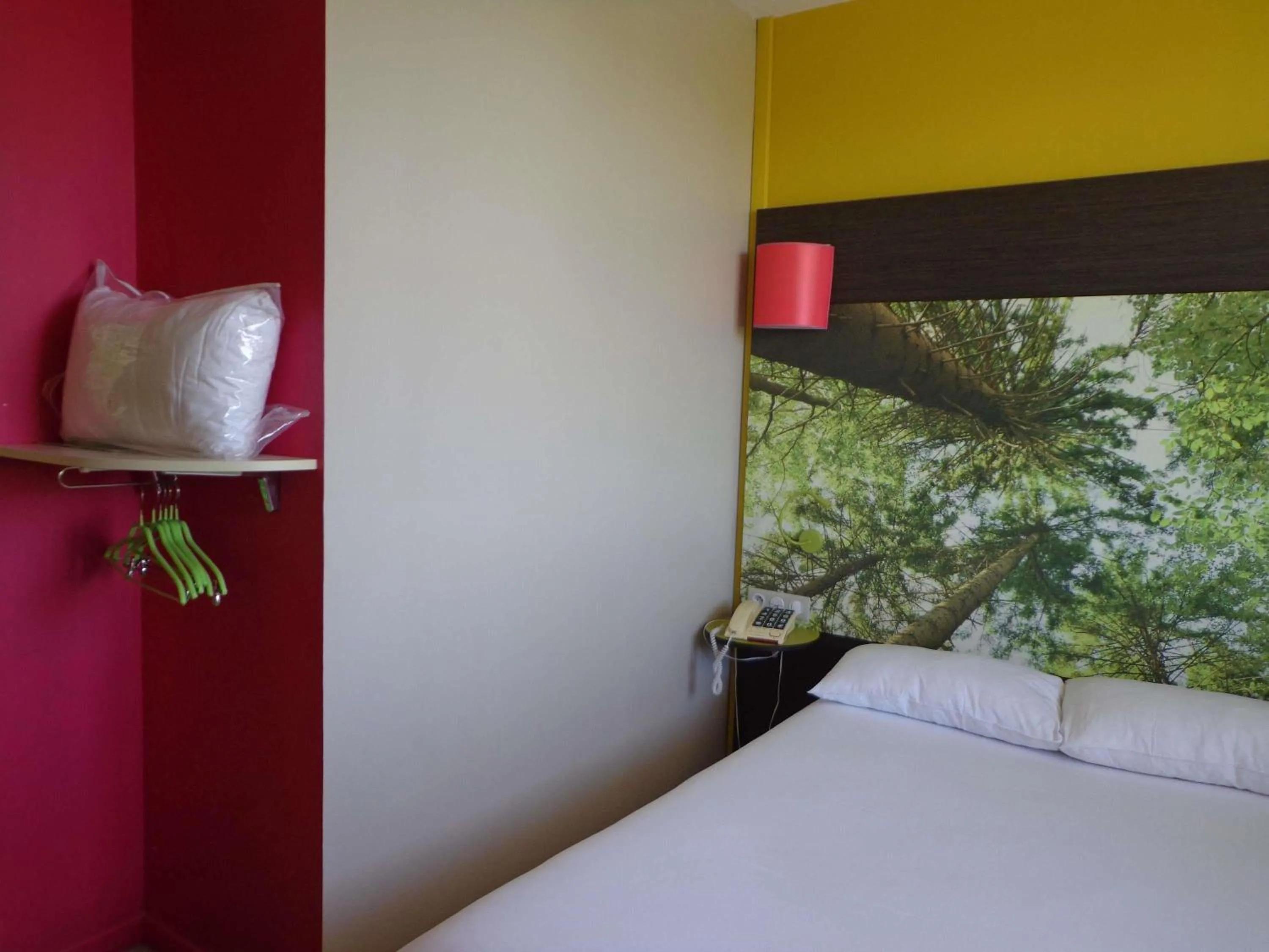 Bedroom, Bed in ibis styles Dax Centre