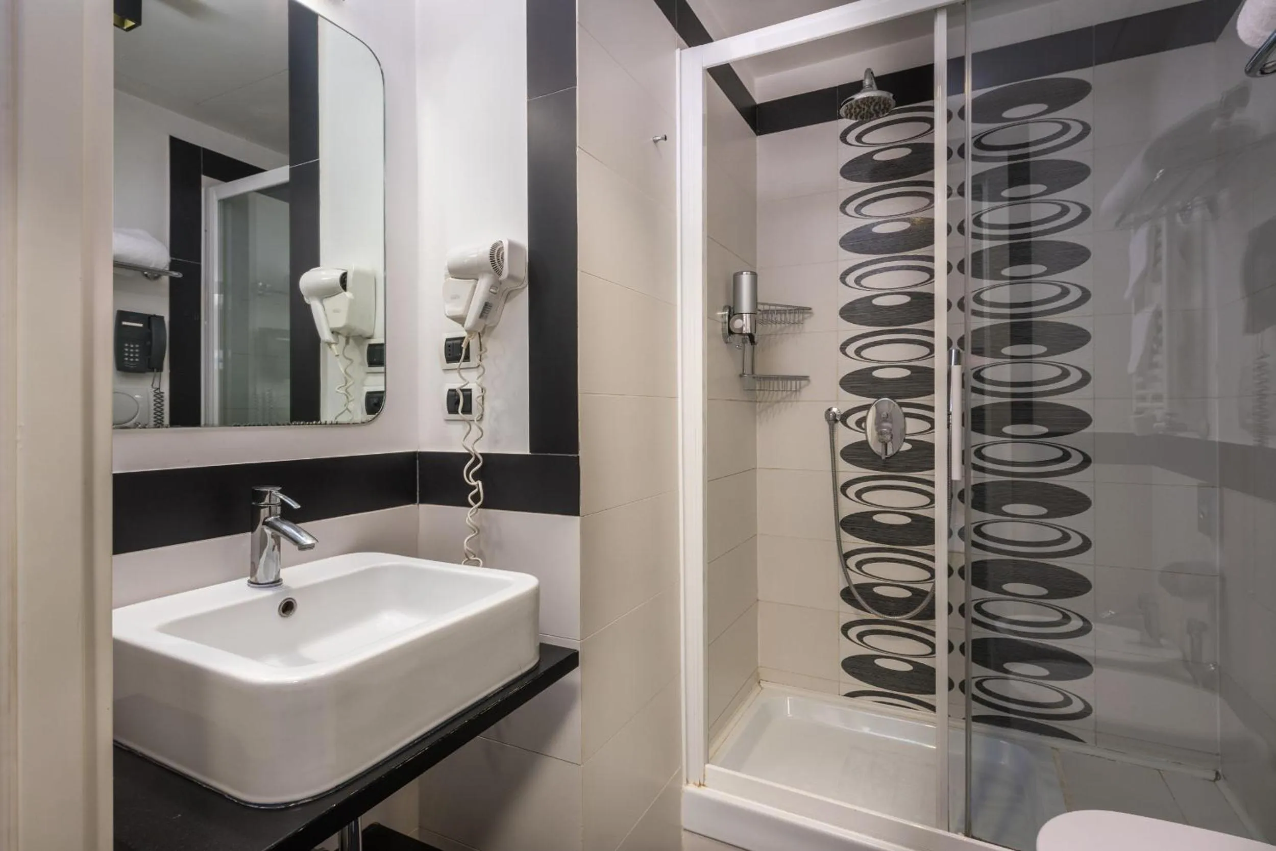 Shower in Noba Hotel e Residenze