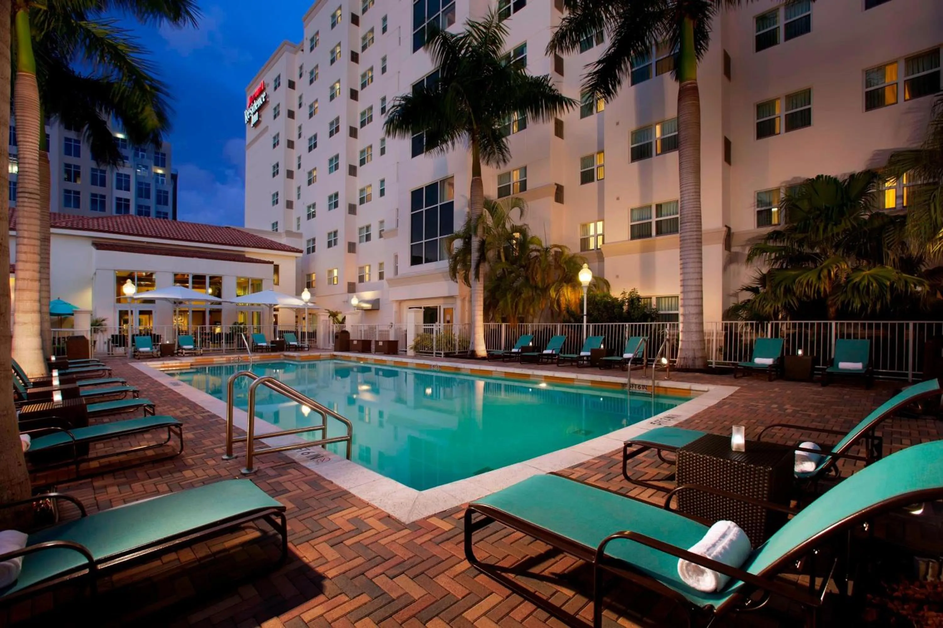 Swimming pool in Residence Inn by Marriott Miami Aventura Mall