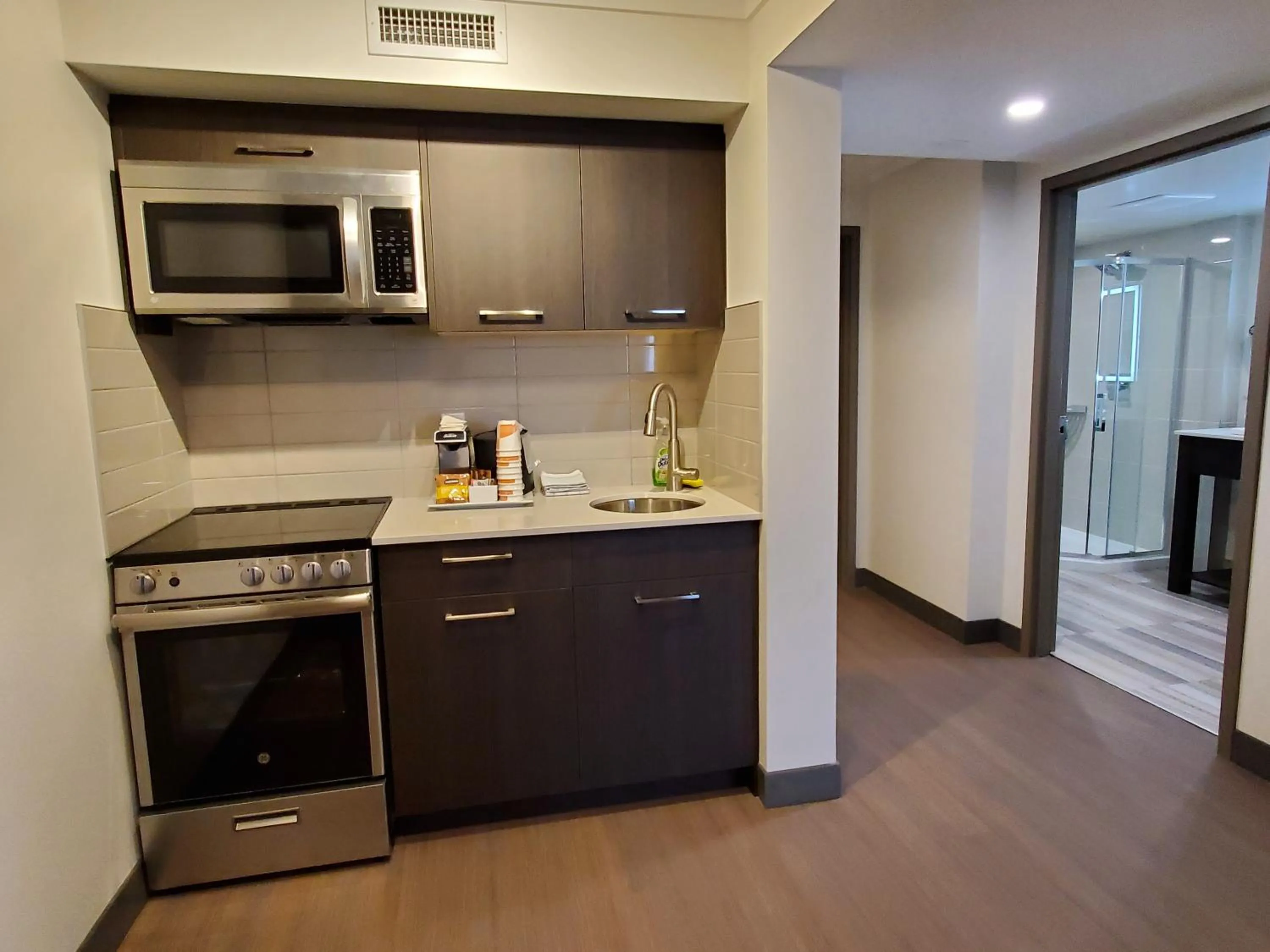 Kitchen or kitchenette in Super 8 by Wyndham Macleod Trail Calgary